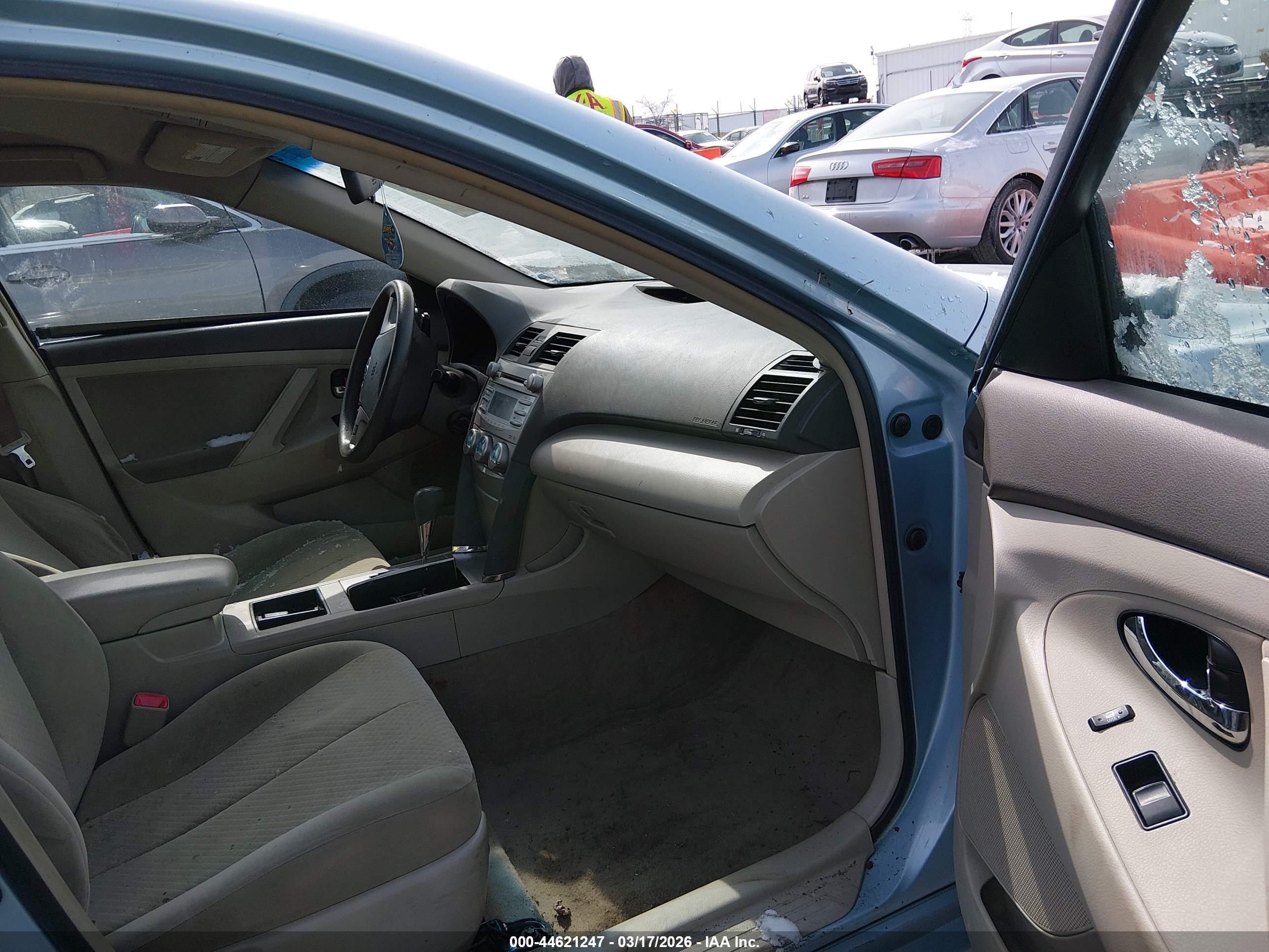 TOYOTA CAMRY image 5