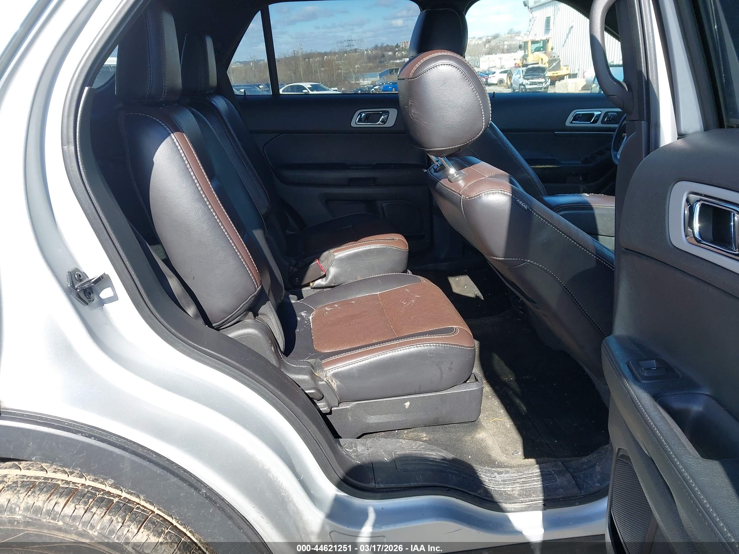 FORD EXPLORER image 8