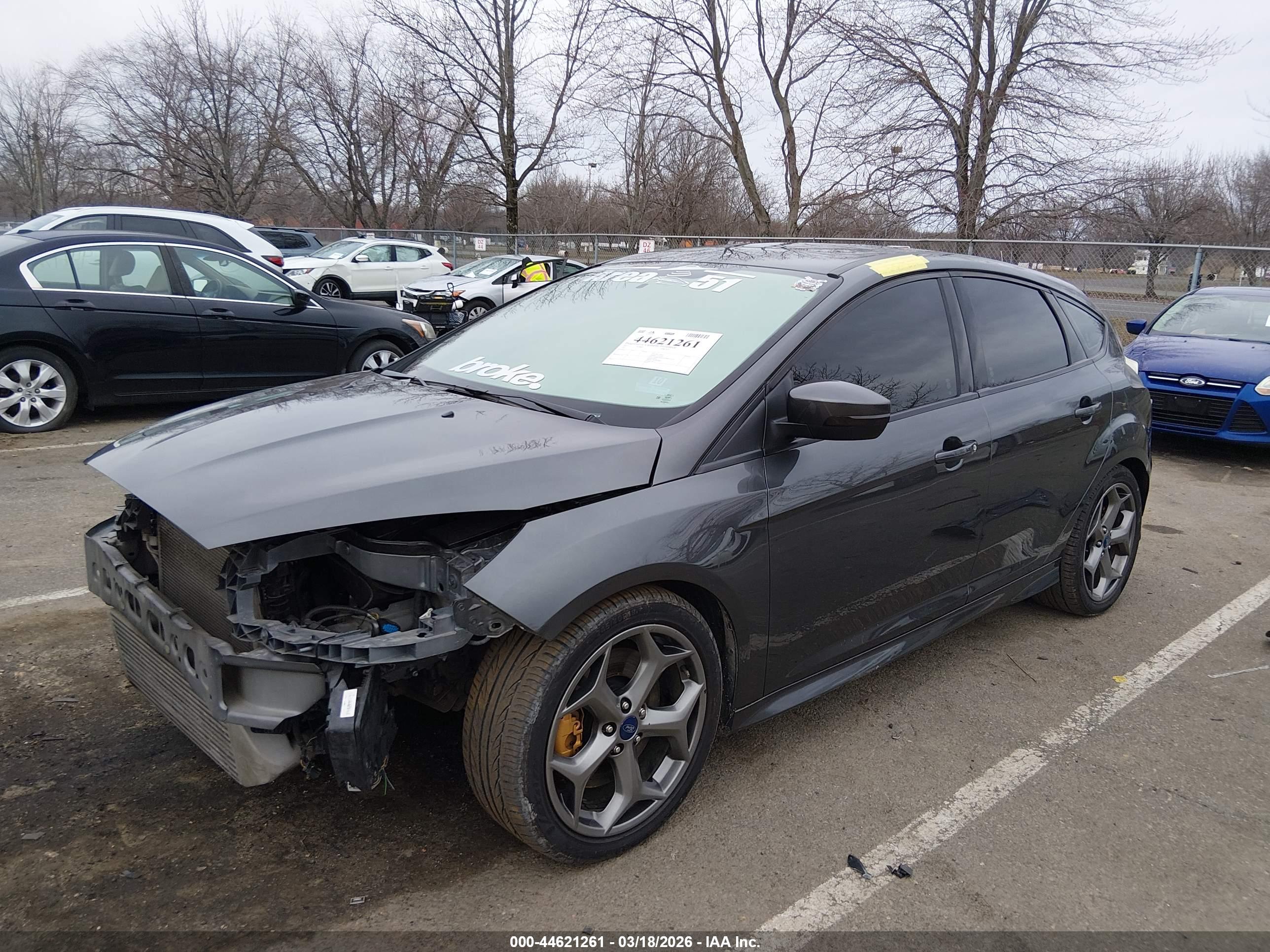 FORD FOCUS image 2