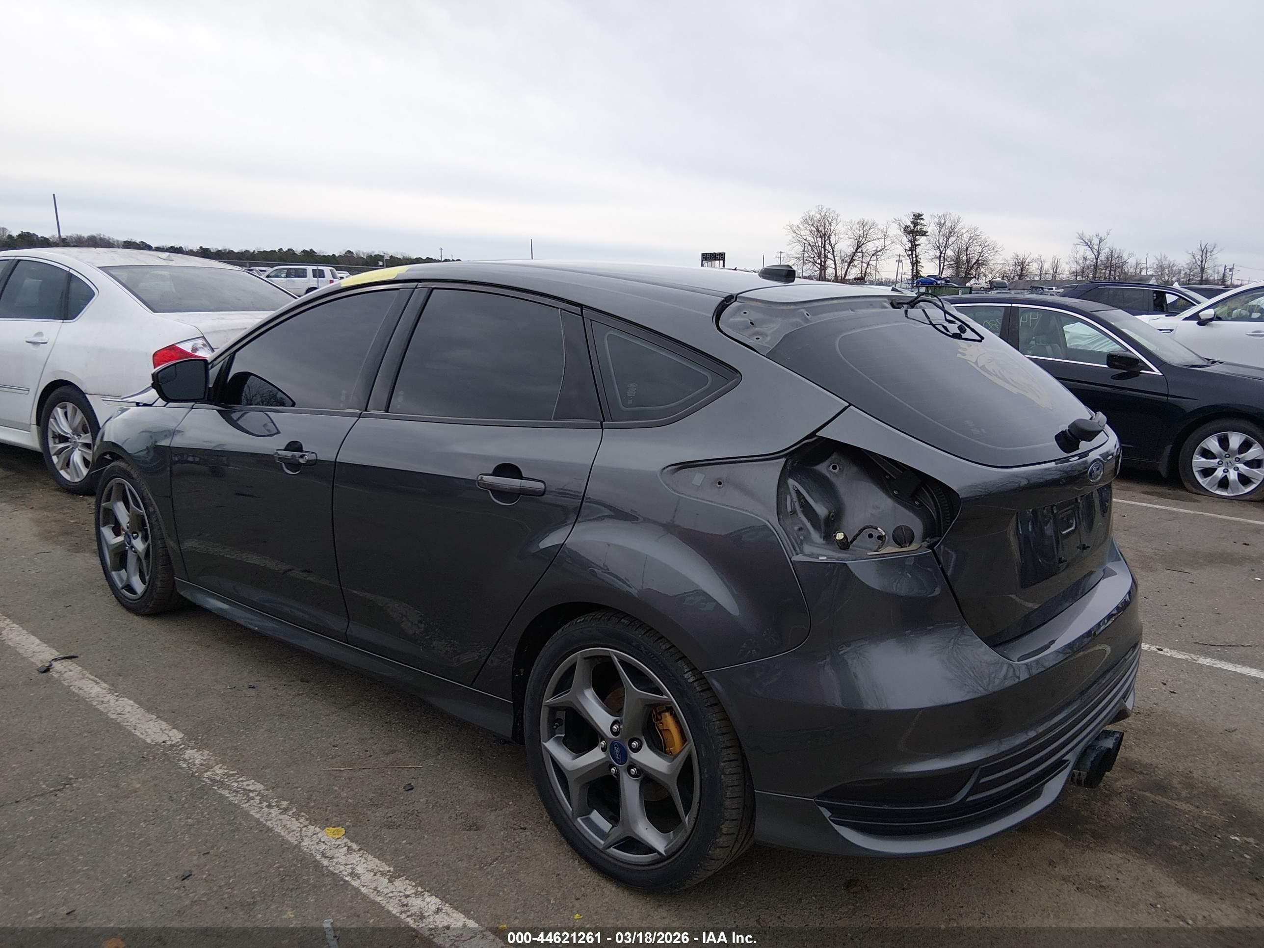 FORD FOCUS image 3