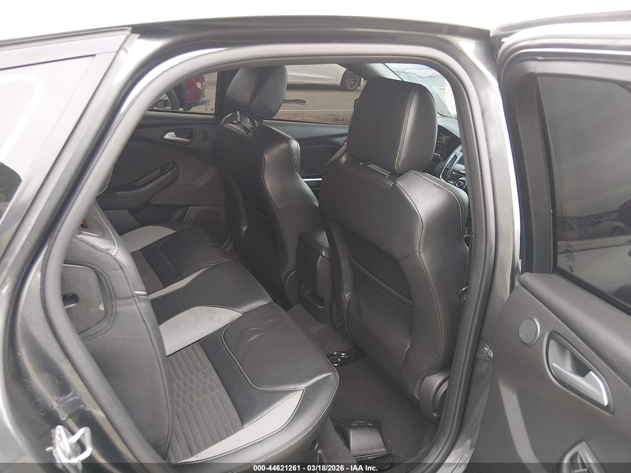 FORD FOCUS image 8