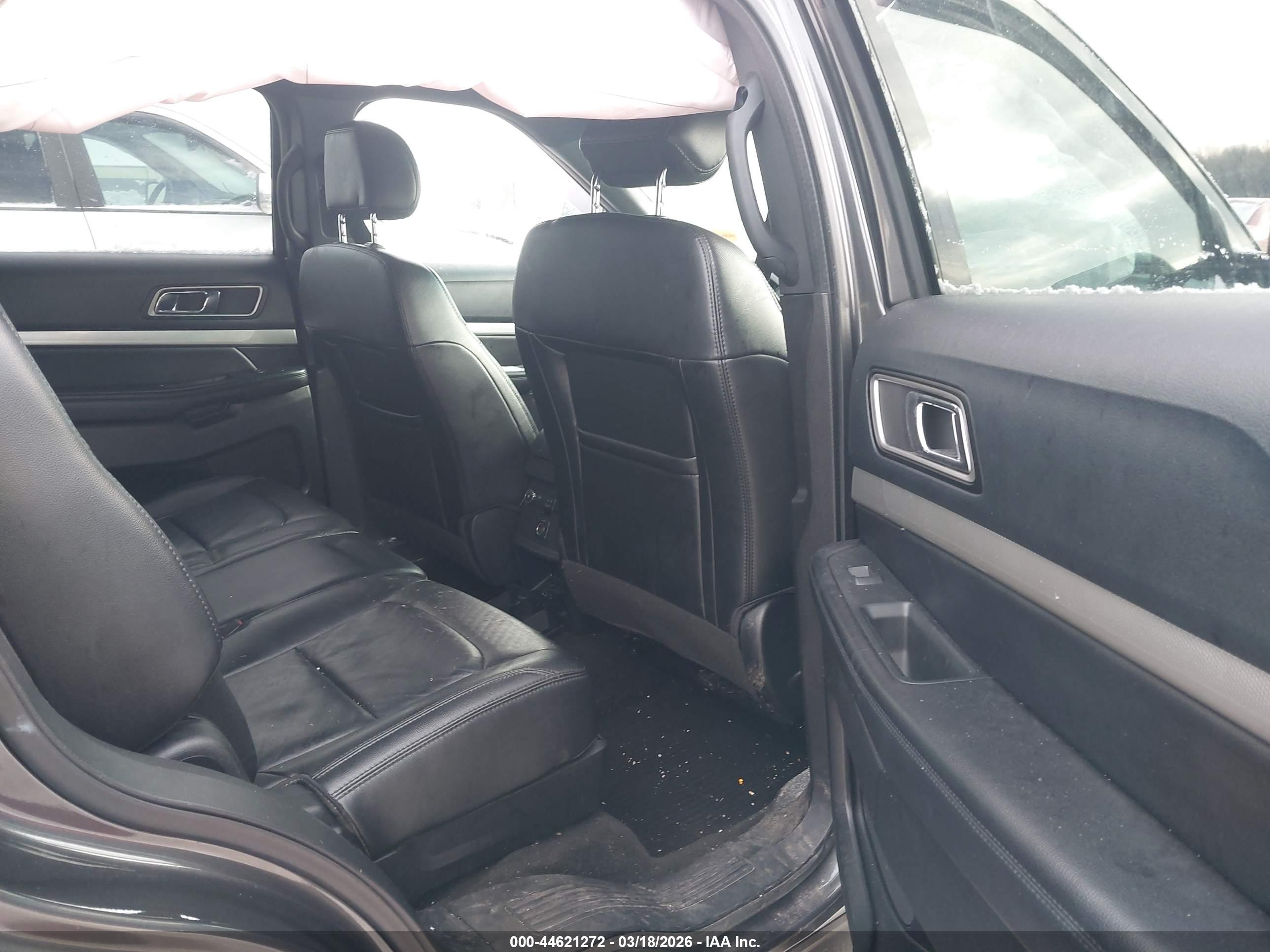 FORD EXPLORER image 8
