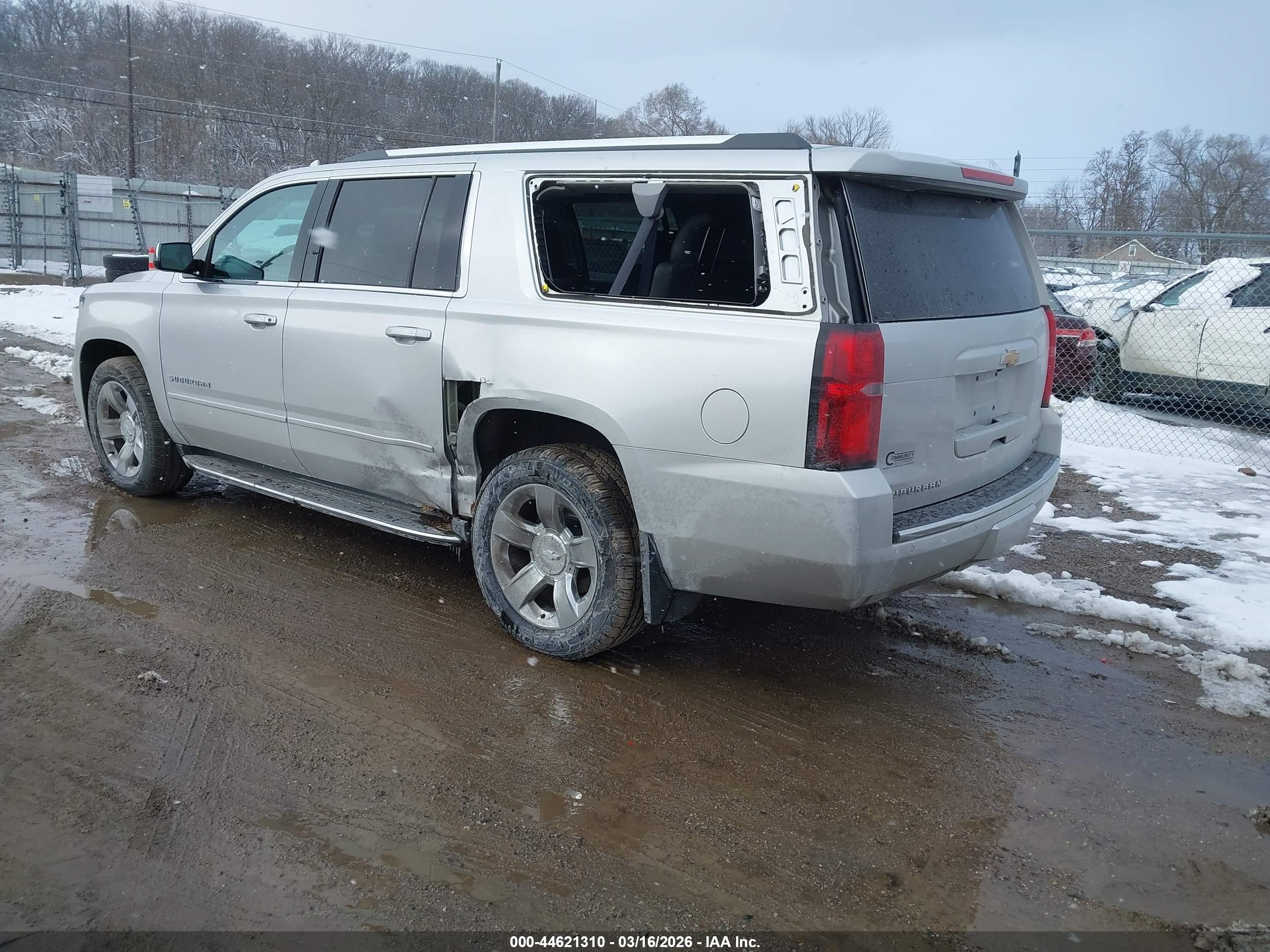 CHEVROLET SUBURBAN image 3