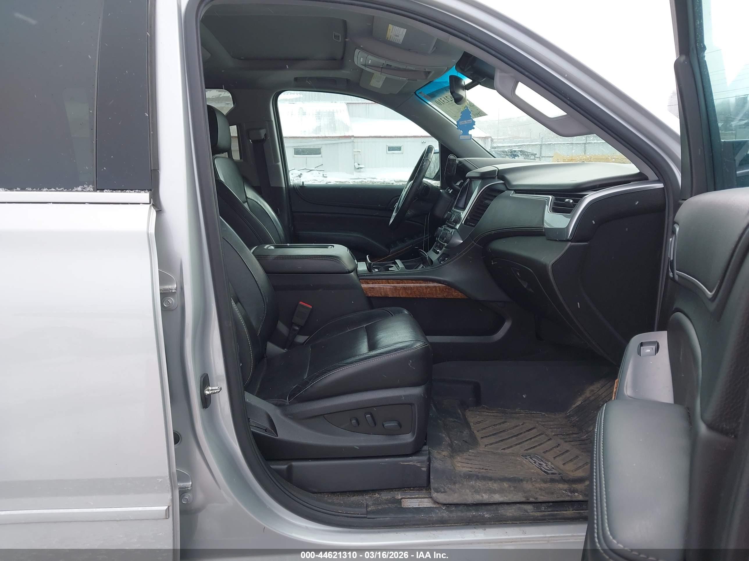 CHEVROLET SUBURBAN image 5