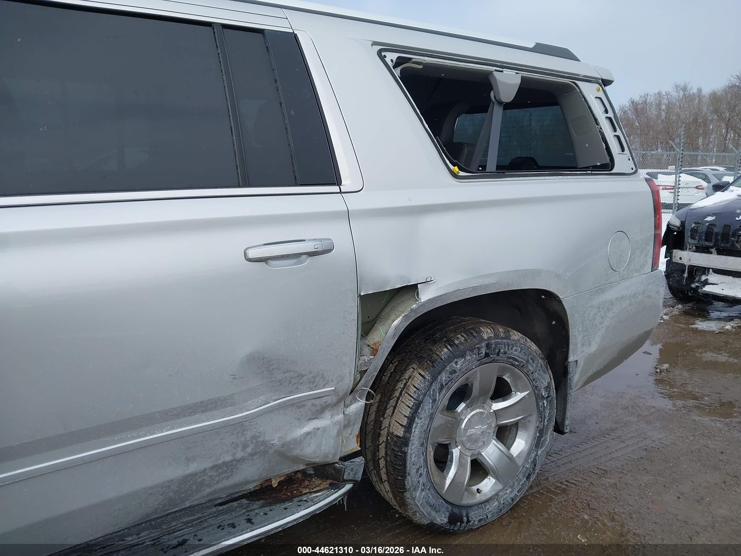 CHEVROLET SUBURBAN image 6