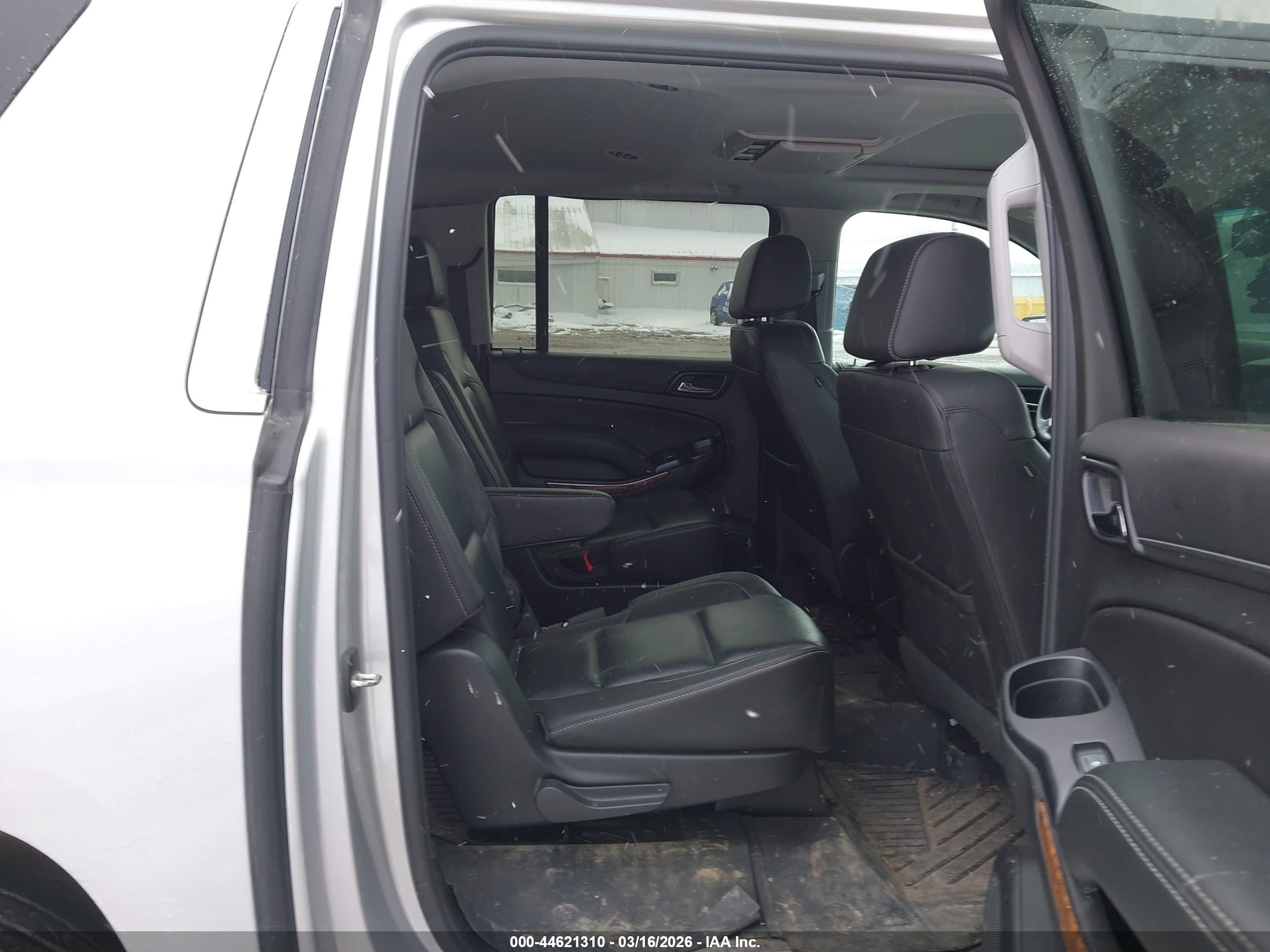 CHEVROLET SUBURBAN image 8