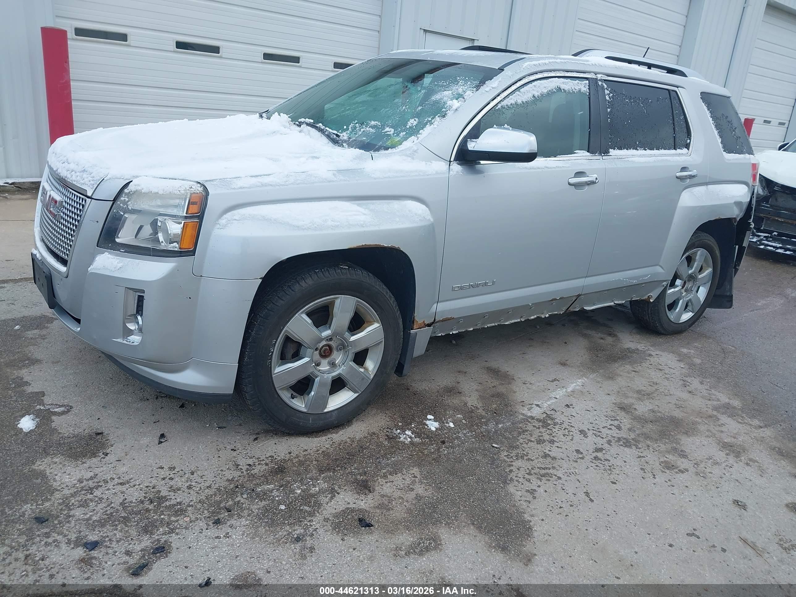 GMC TERRAIN image 2