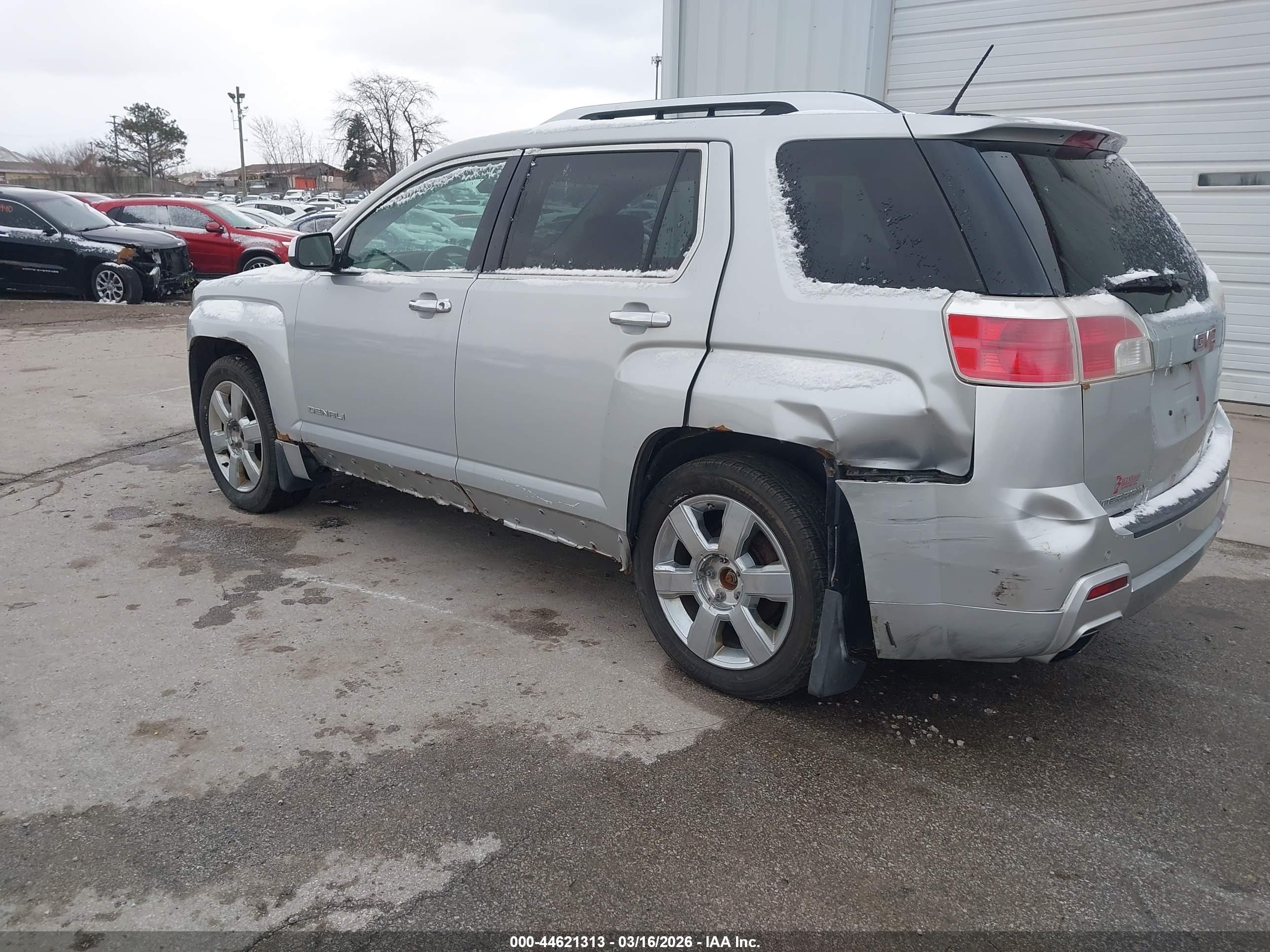 GMC TERRAIN image 3