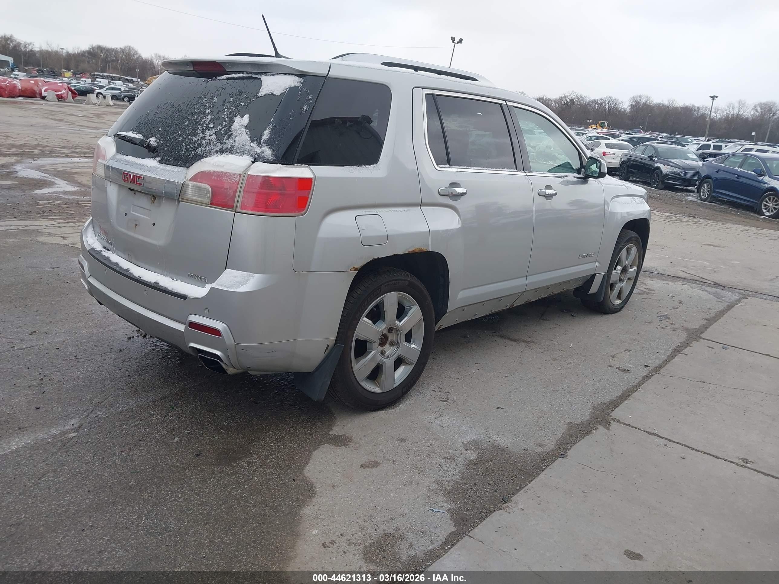 GMC TERRAIN image 4