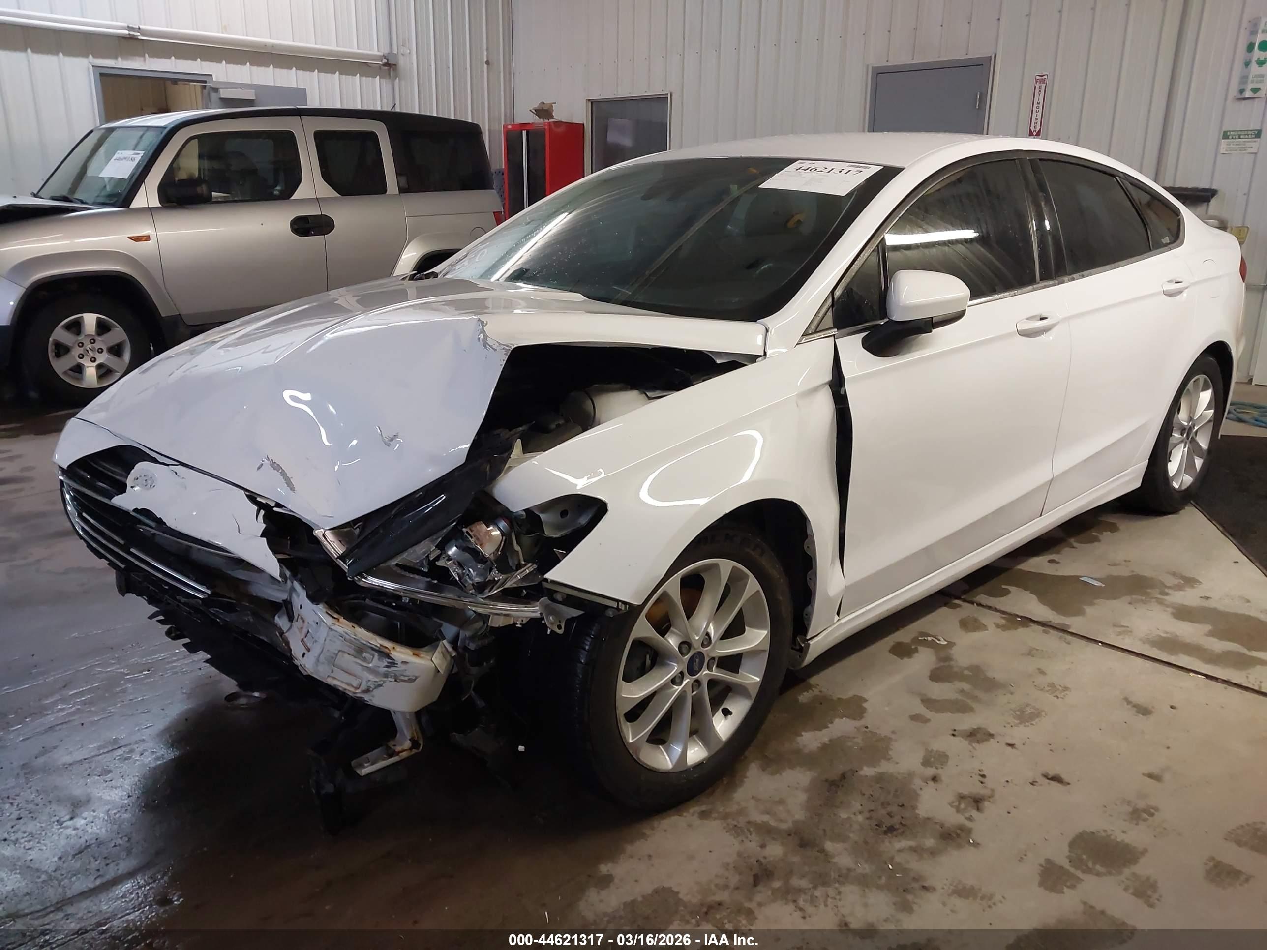 FORD FUSION image 2