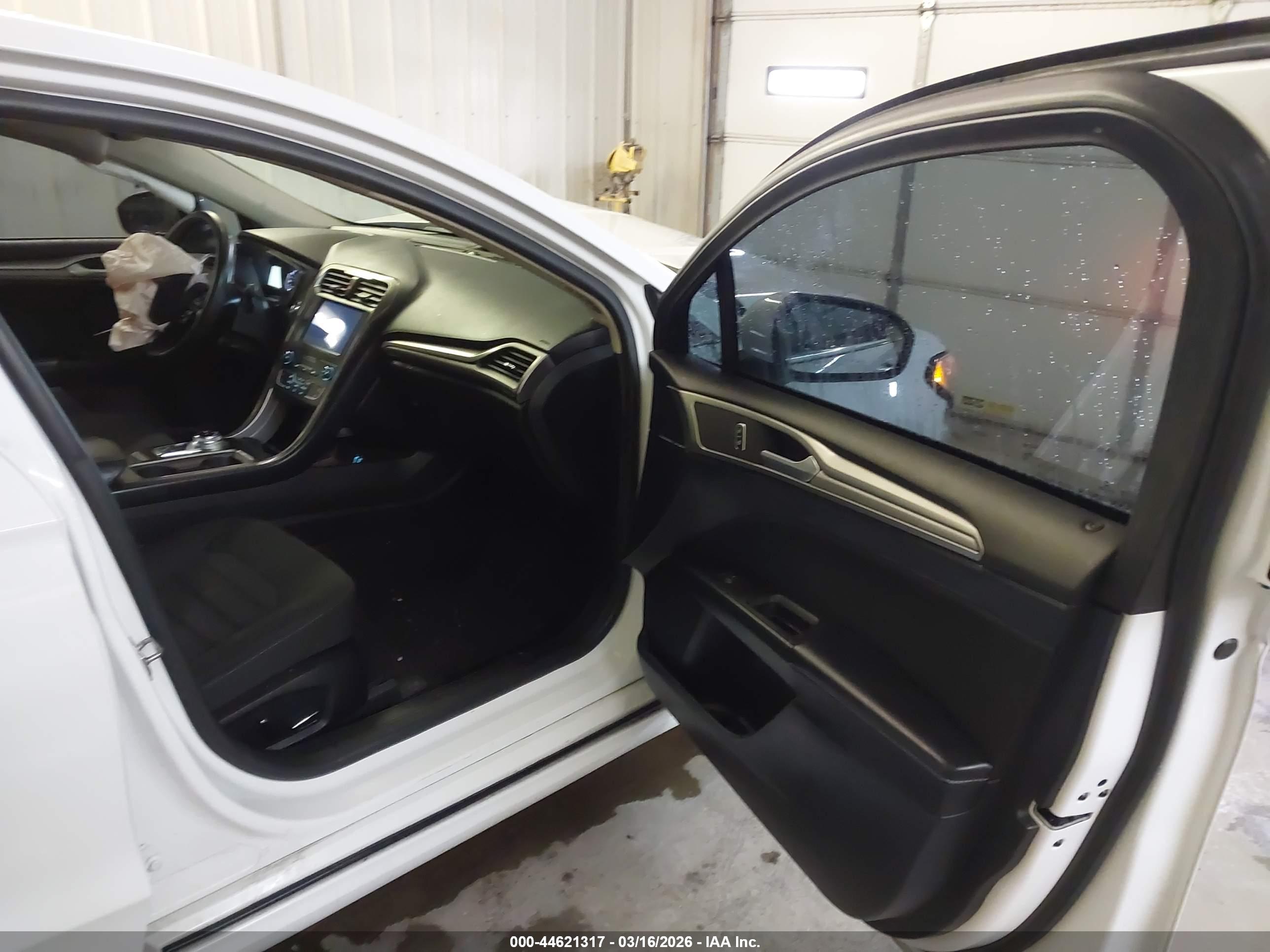 FORD FUSION image 5