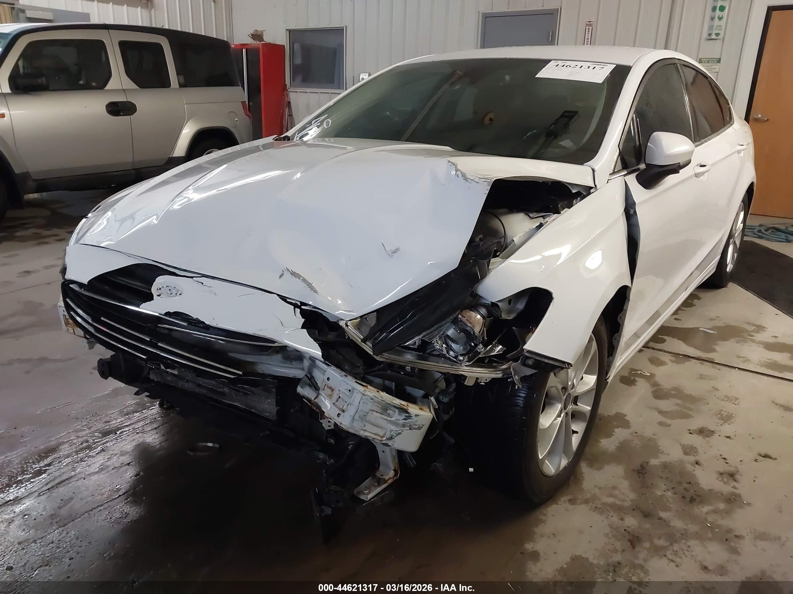 FORD FUSION image 6