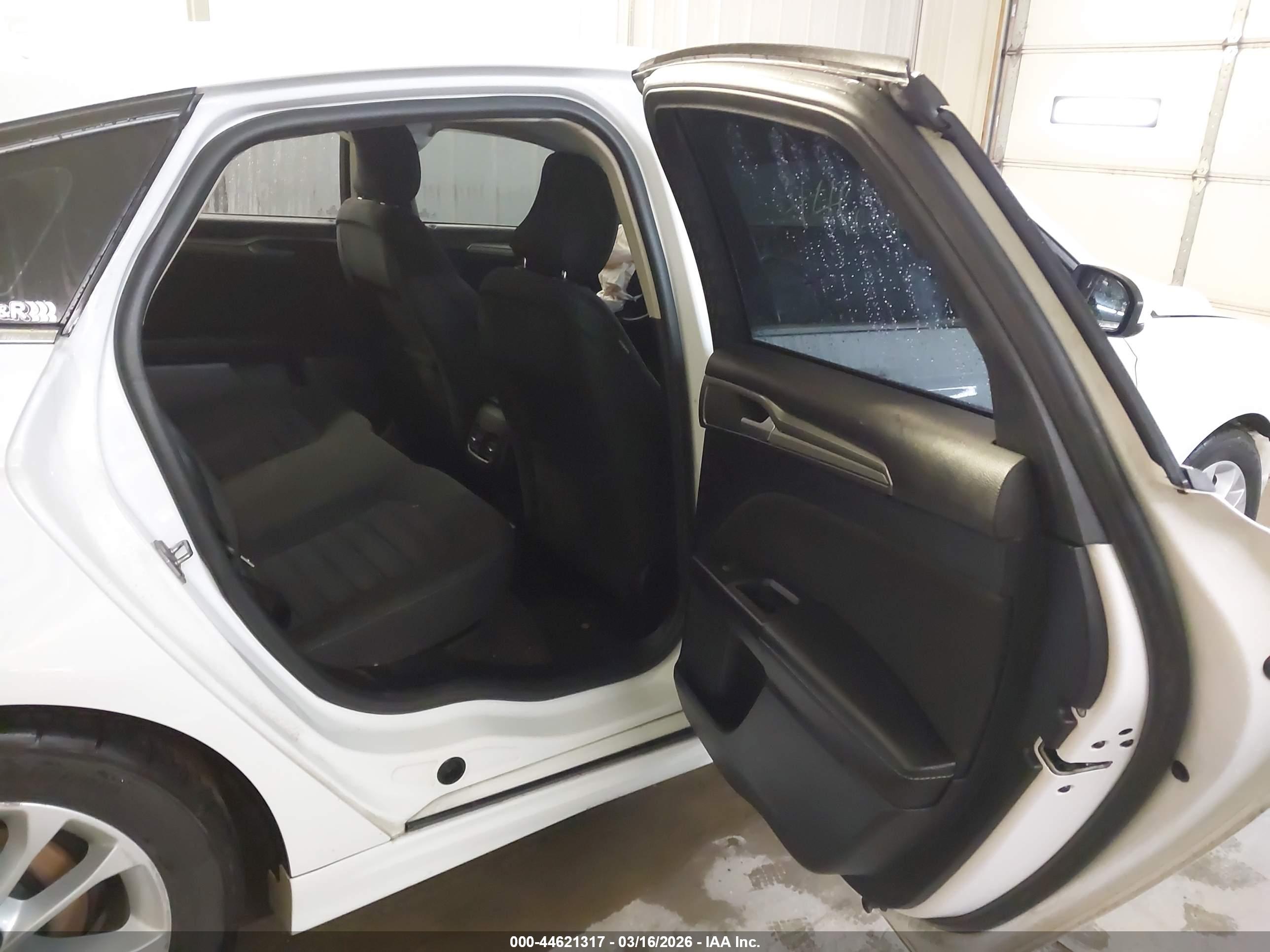 FORD FUSION image 8