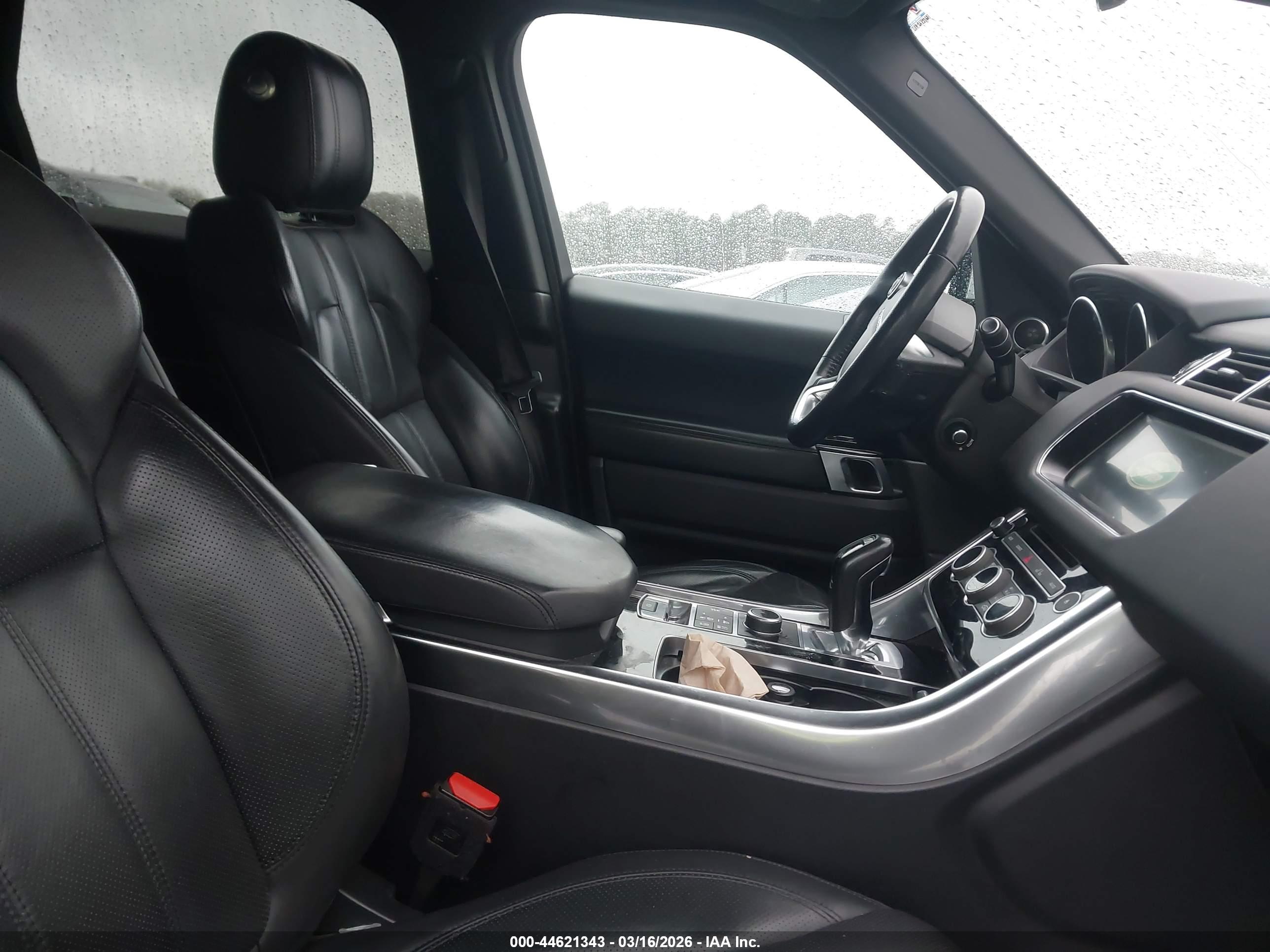 LAND ROVER image 5