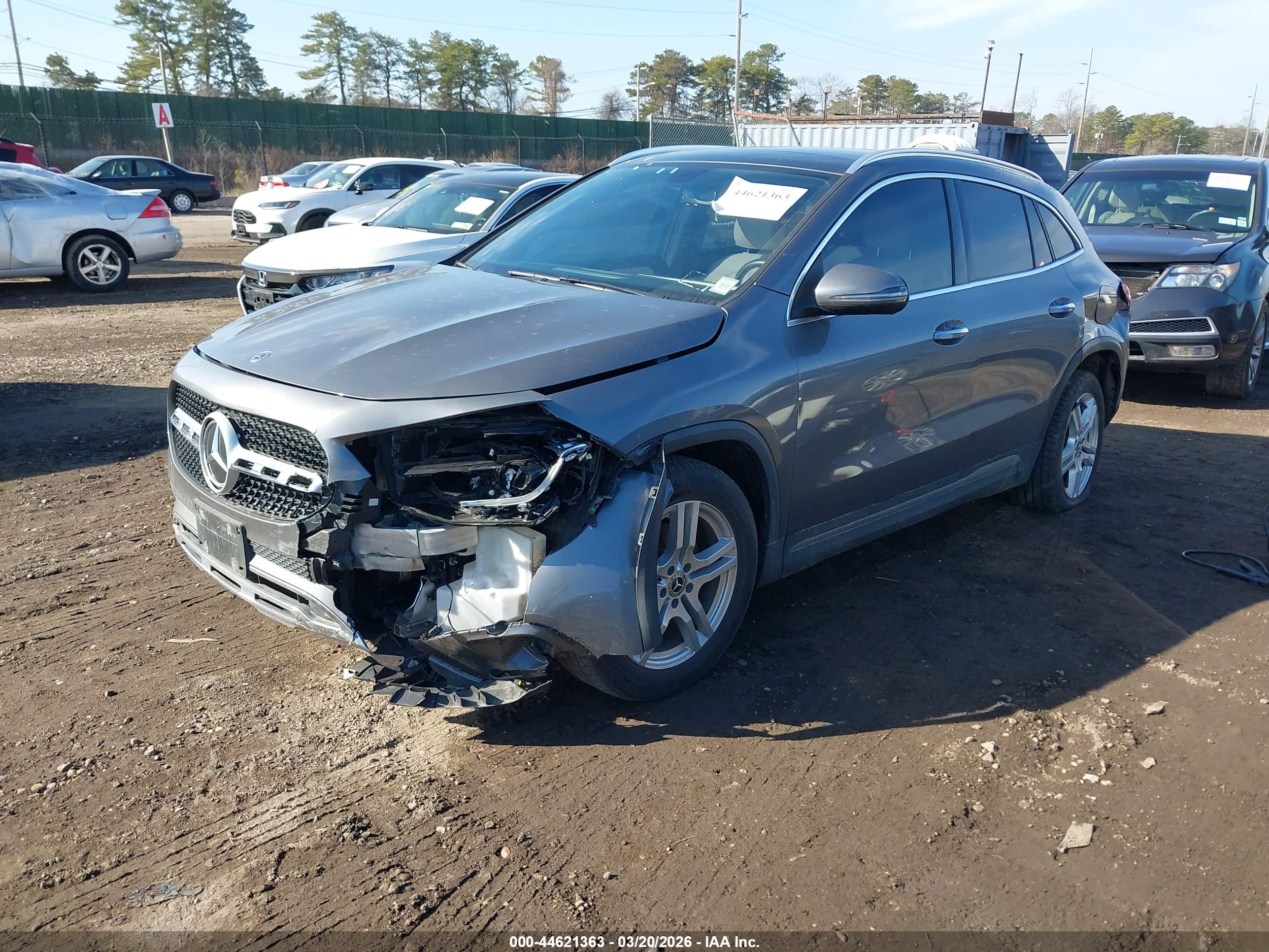 MERCEDES-BENZ GLA image 2