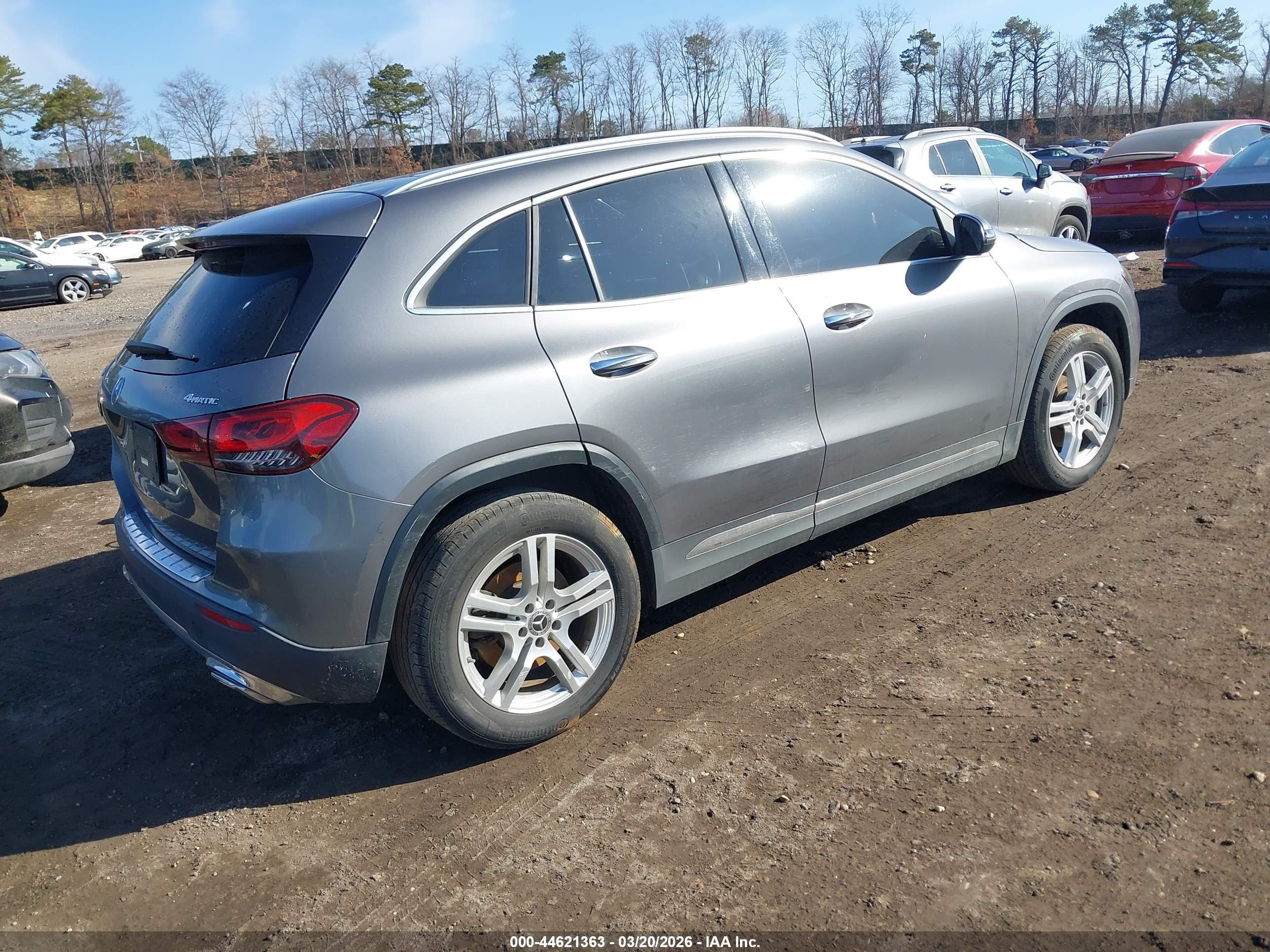 MERCEDES-BENZ GLA image 4