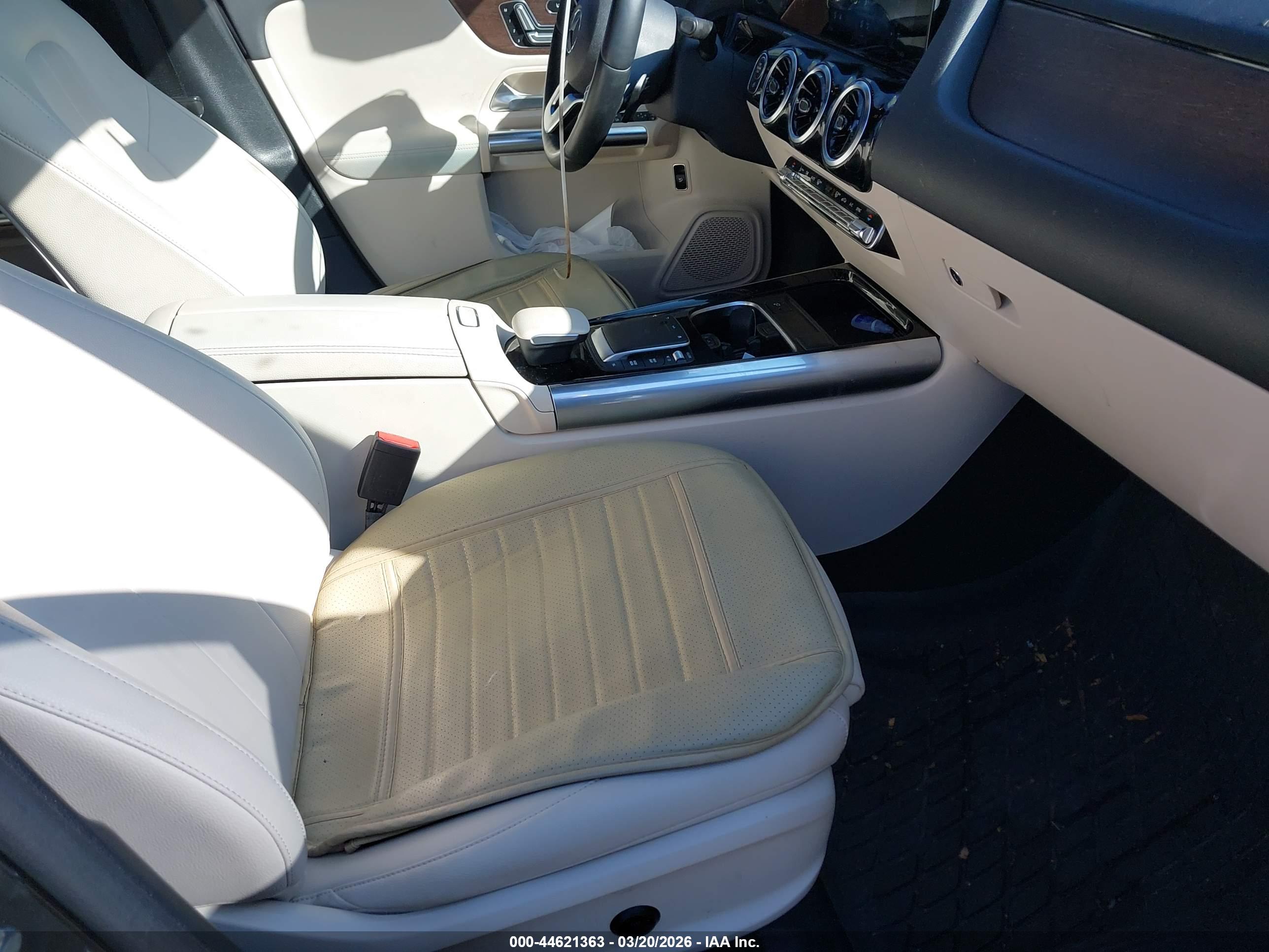 MERCEDES-BENZ GLA image 5