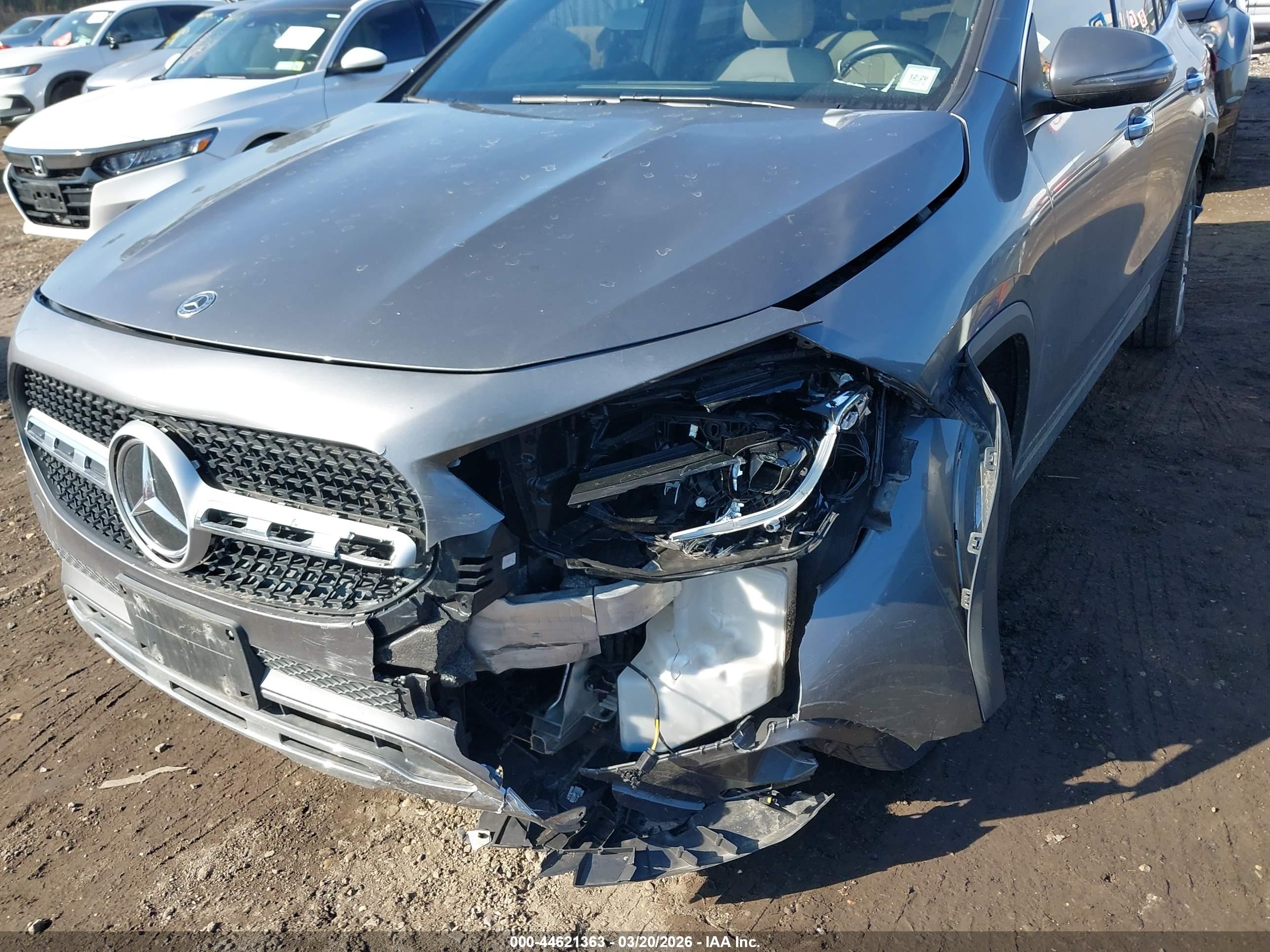 MERCEDES-BENZ GLA image 6