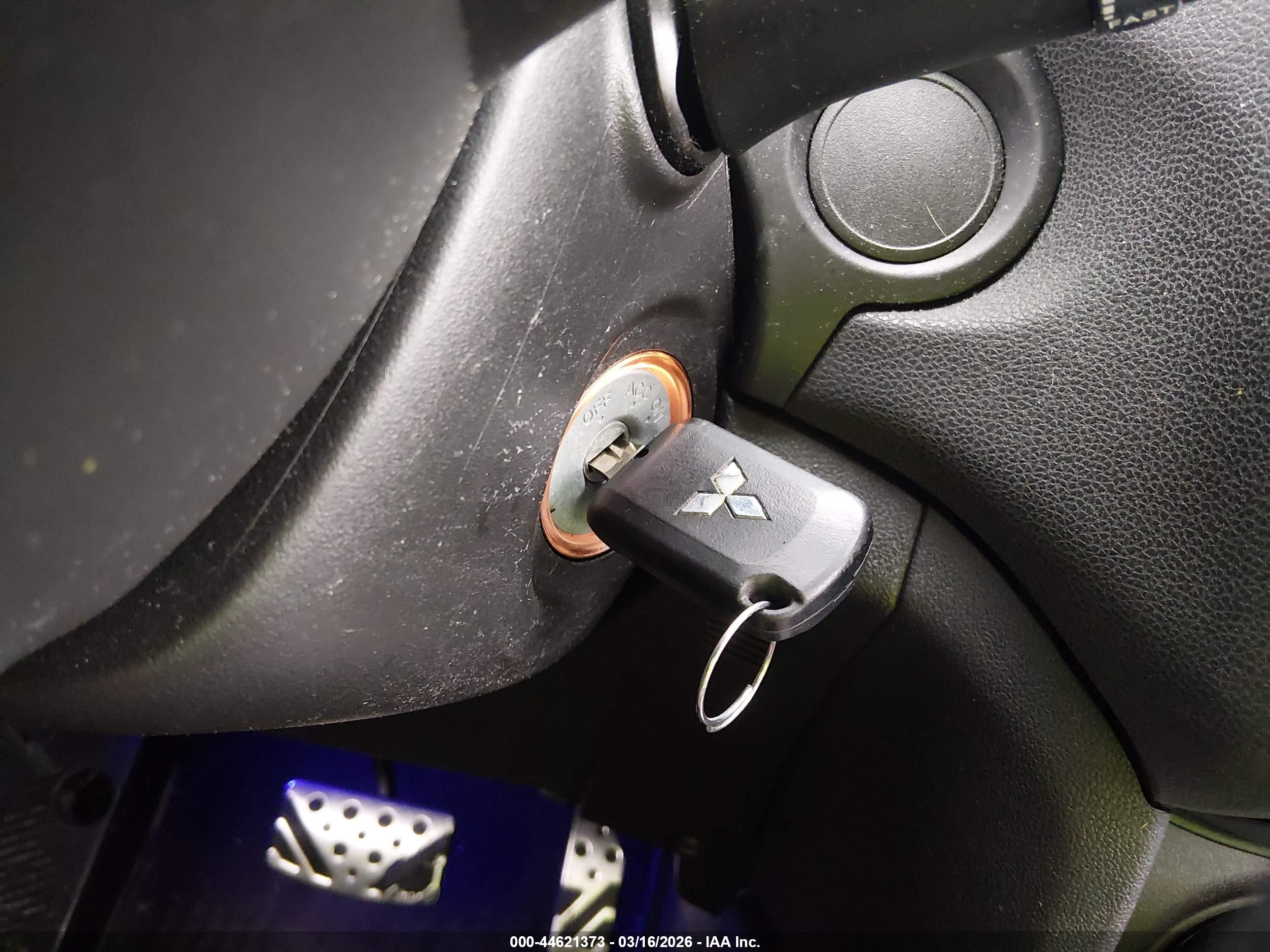 MITSUBISHI OUTLANDER image 11