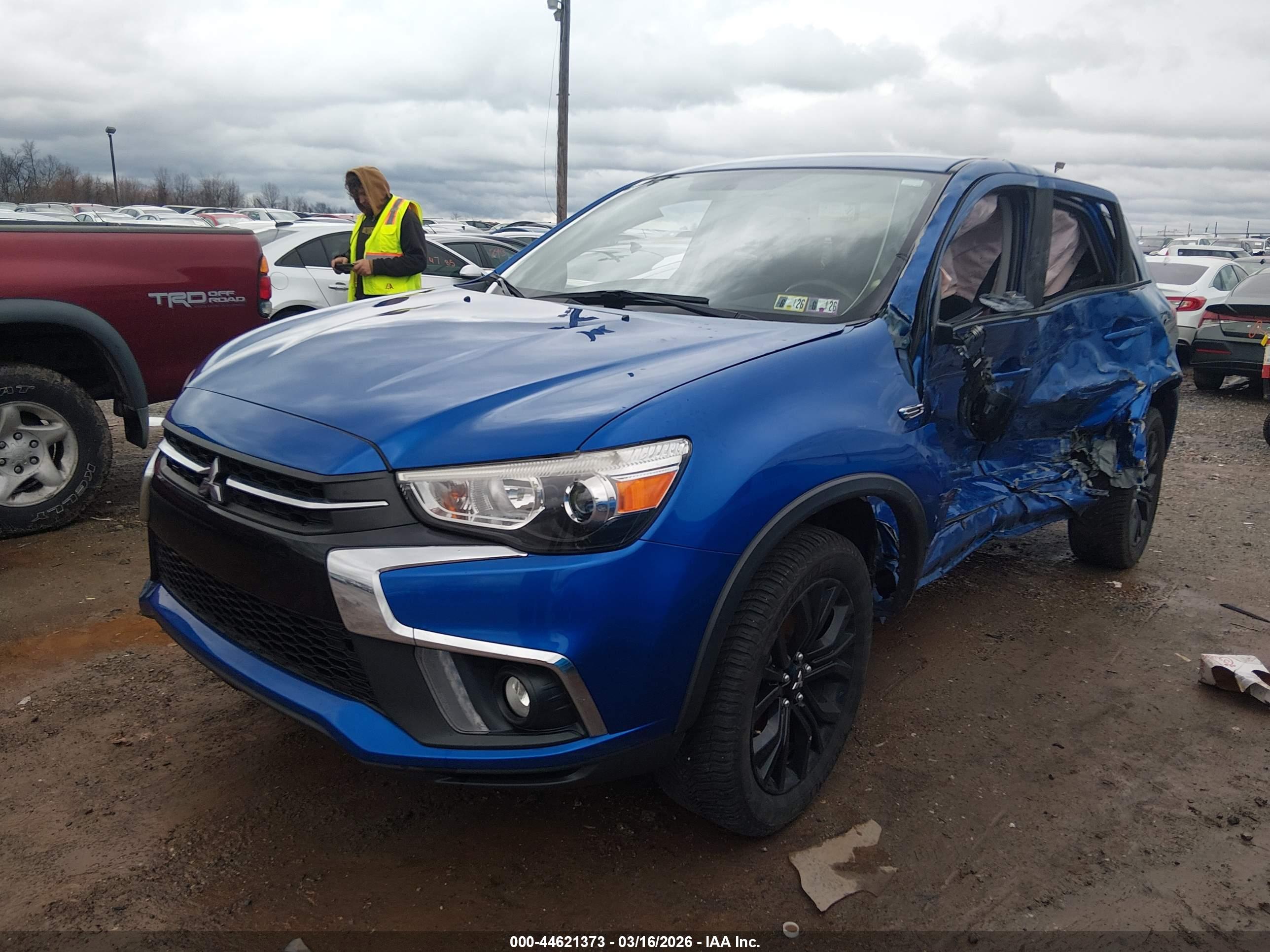 MITSUBISHI OUTLANDER image 2