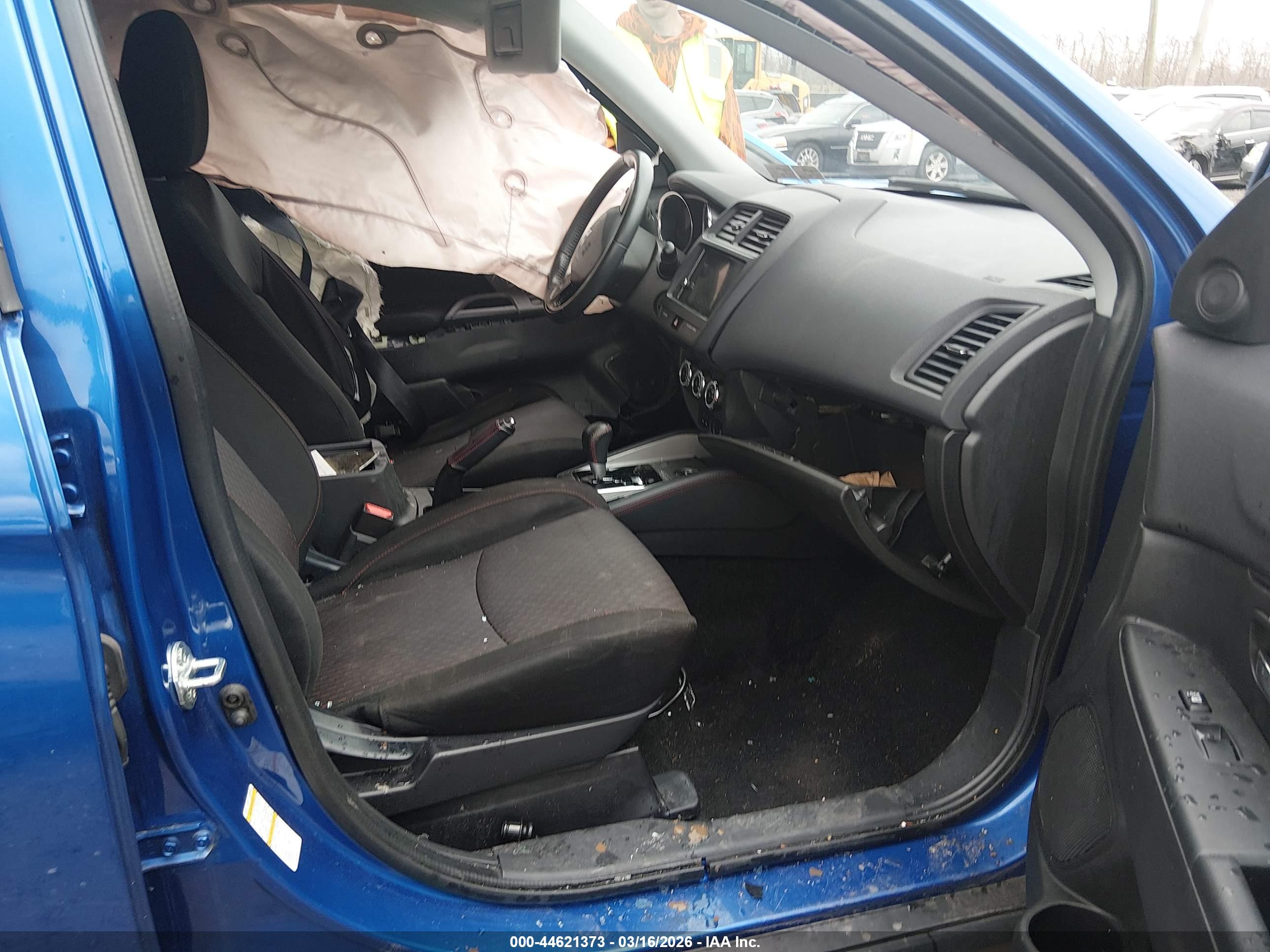 MITSUBISHI OUTLANDER image 5