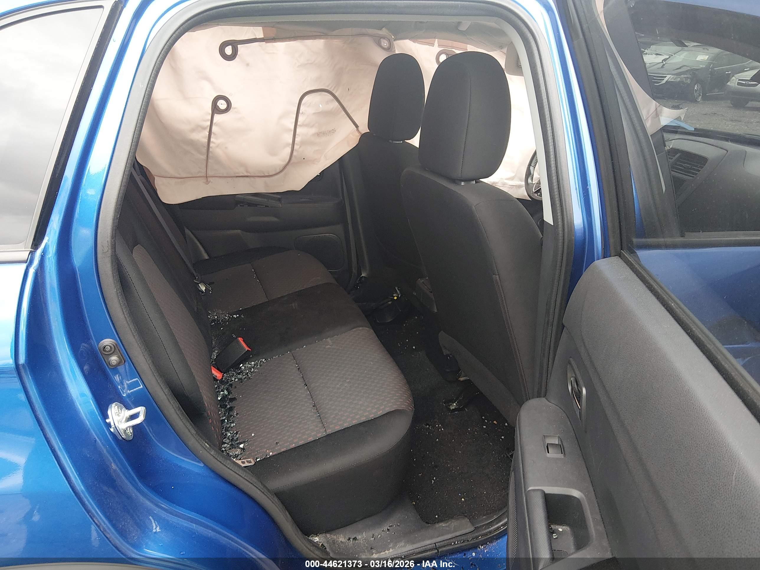 MITSUBISHI OUTLANDER image 8