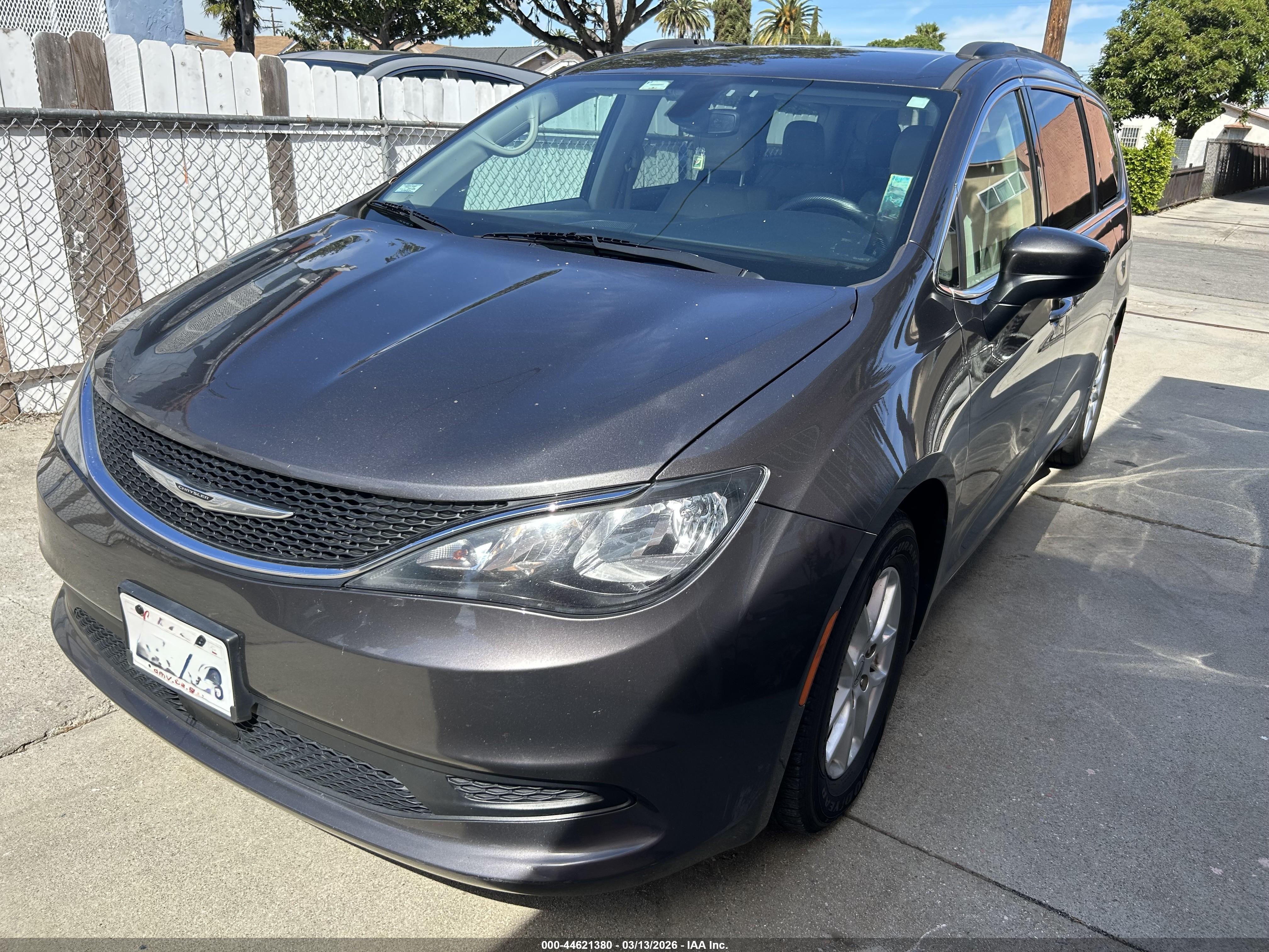 CHRYSLER VOYAGER image 2