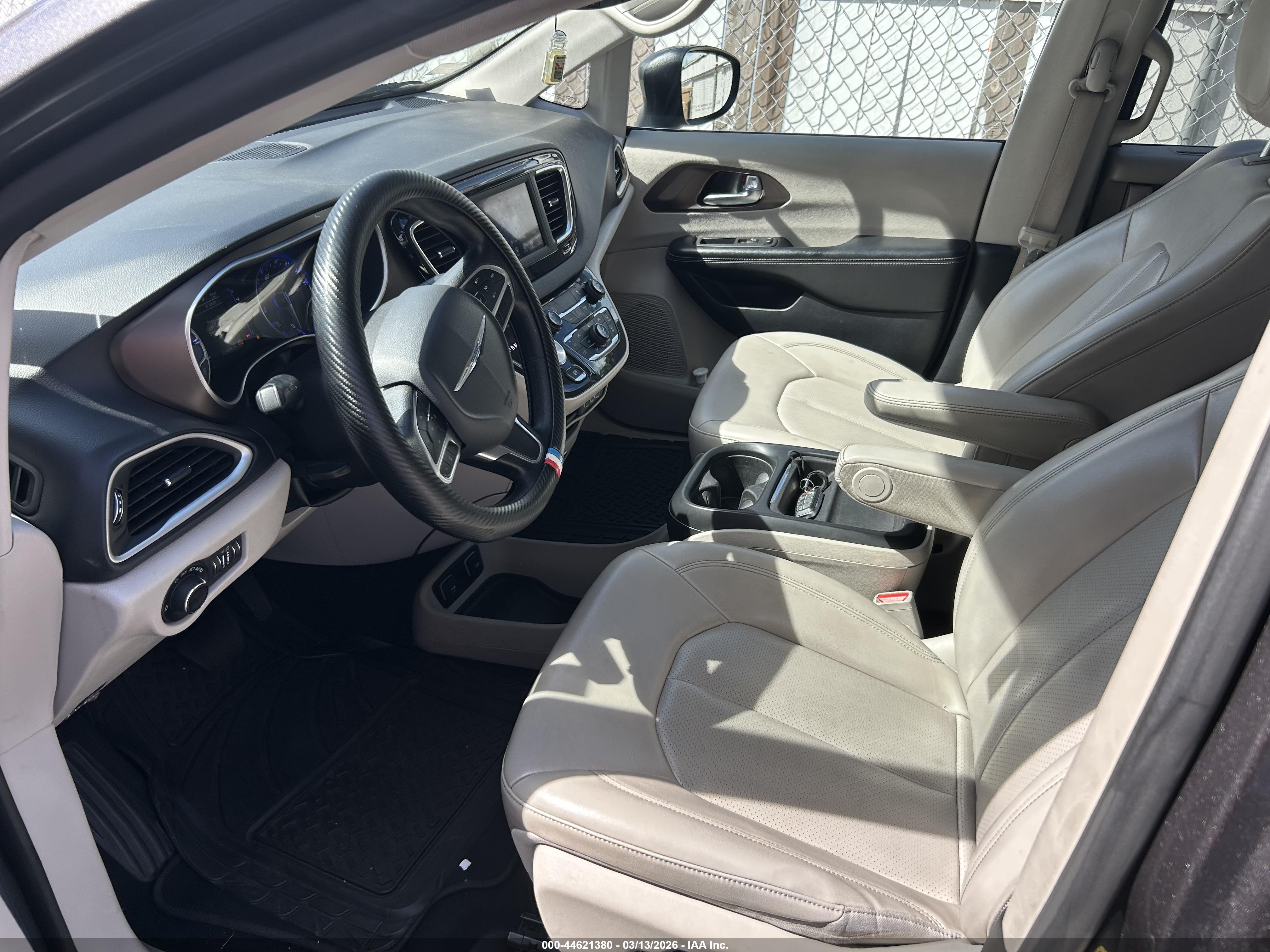 CHRYSLER VOYAGER image 5
