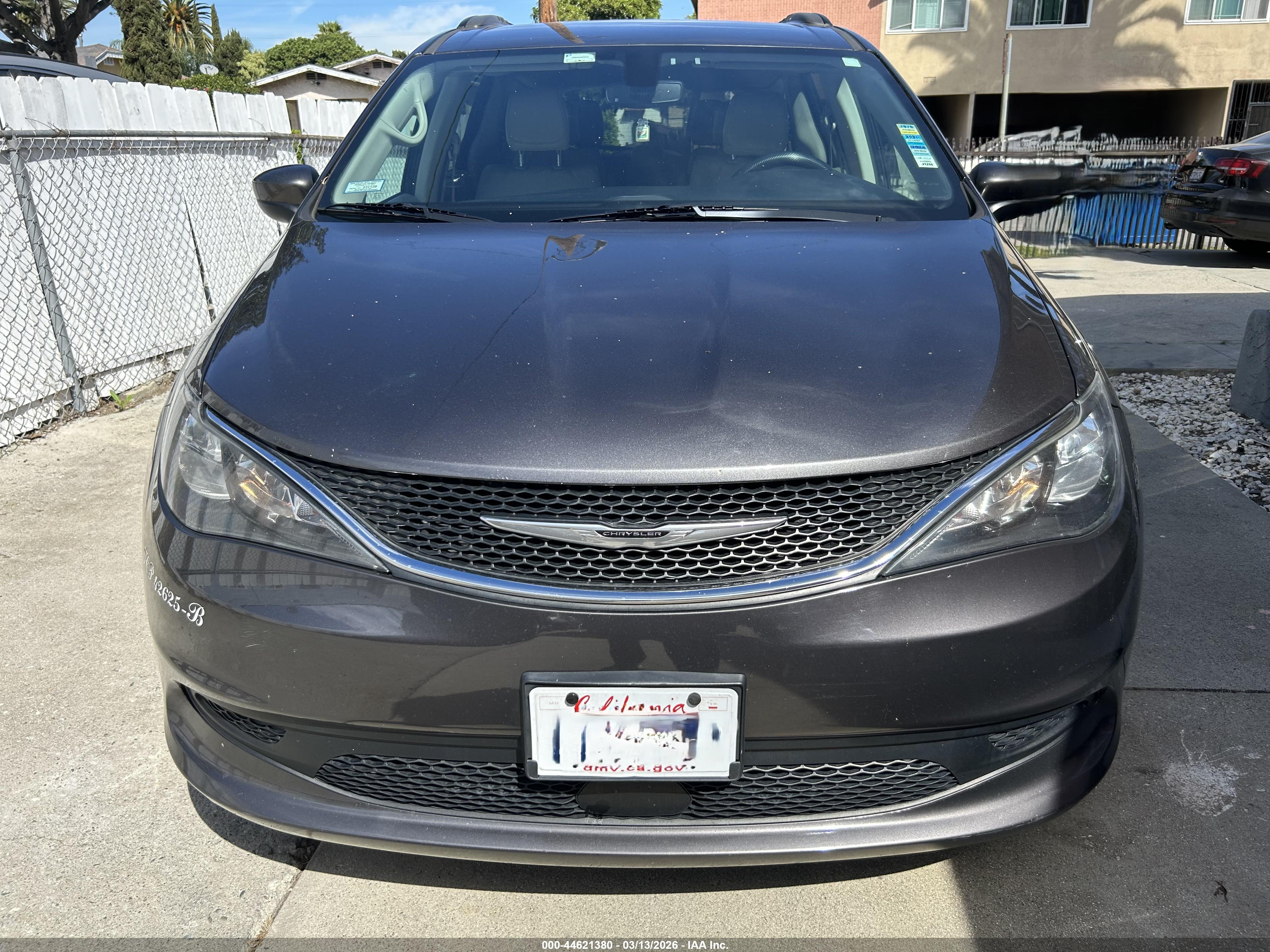 CHRYSLER VOYAGER image 6