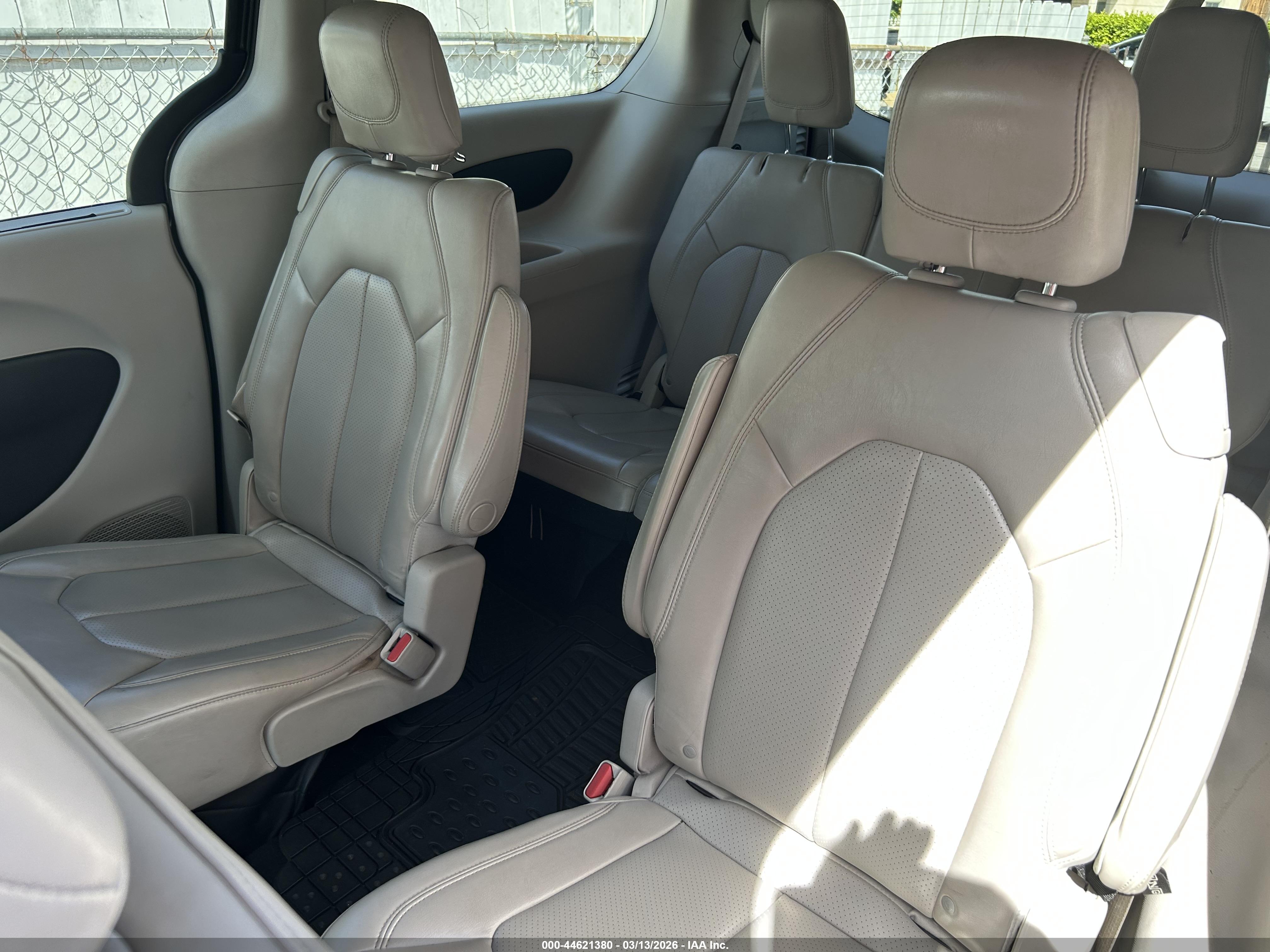CHRYSLER VOYAGER image 8