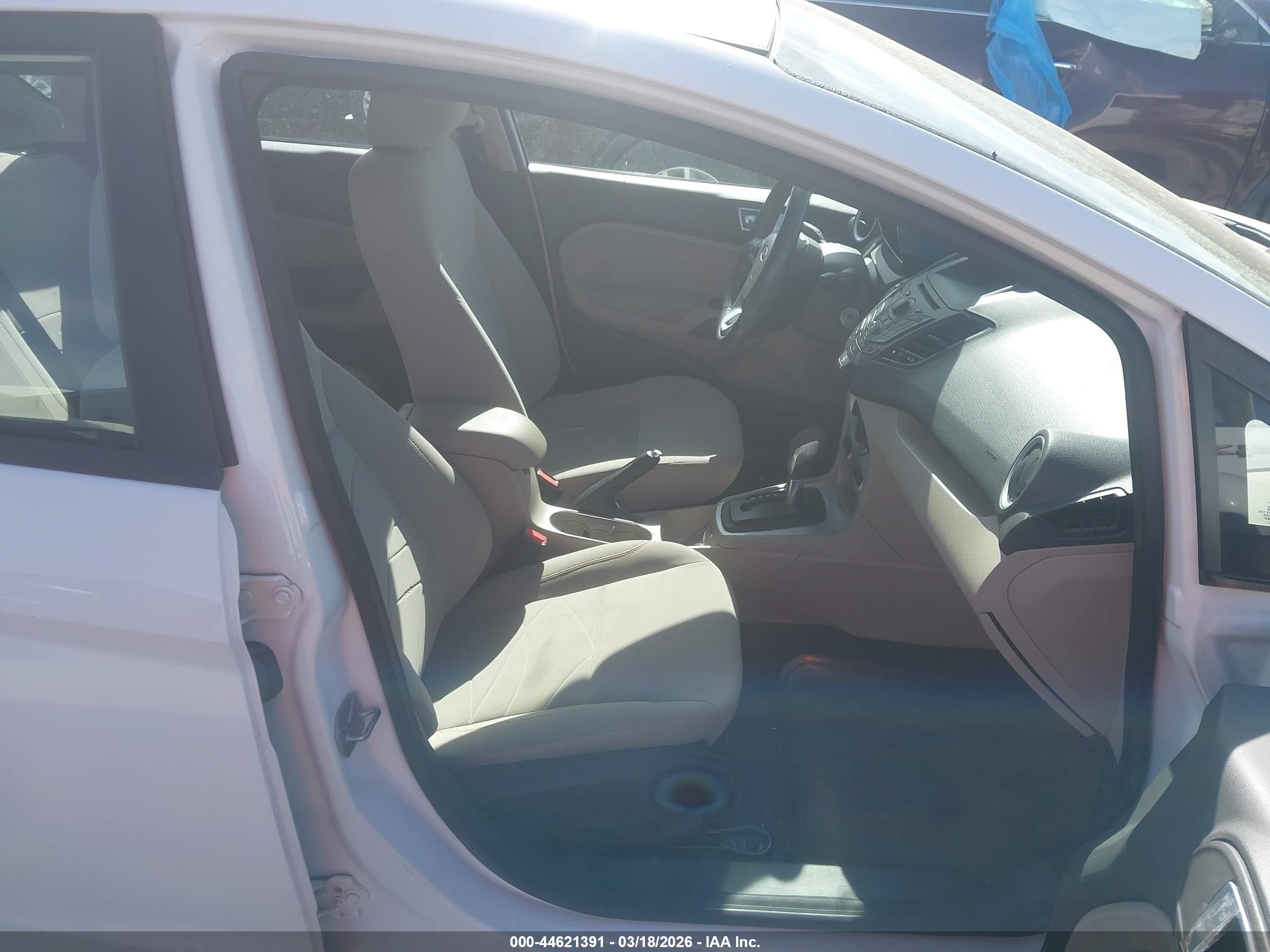 FORD FIESTA image 5
