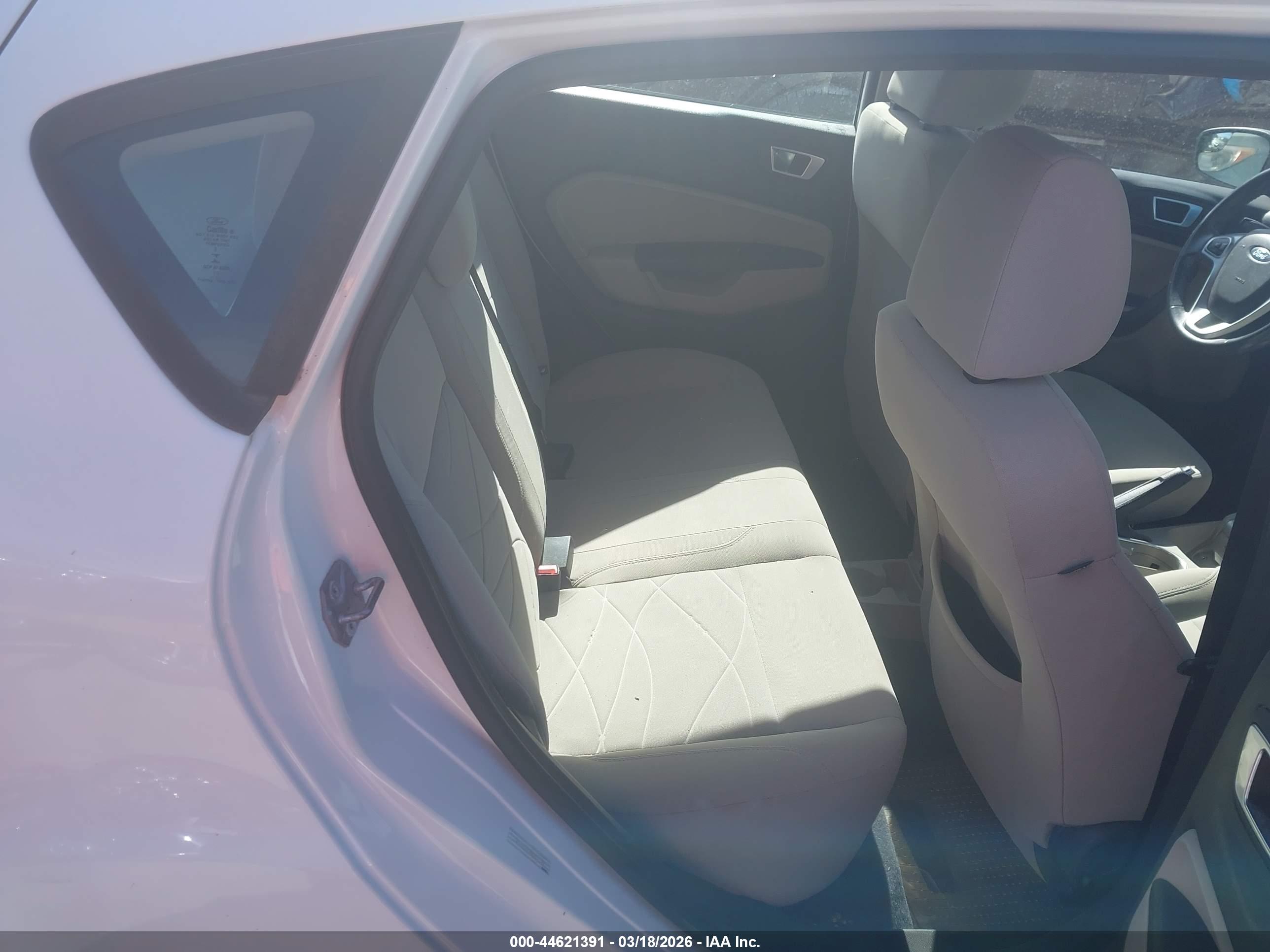 FORD FIESTA image 8