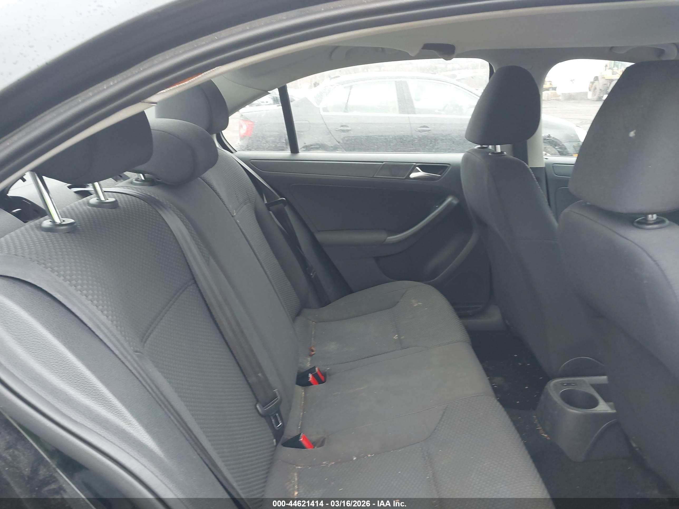 VOLKSWAGEN JETTA image 8