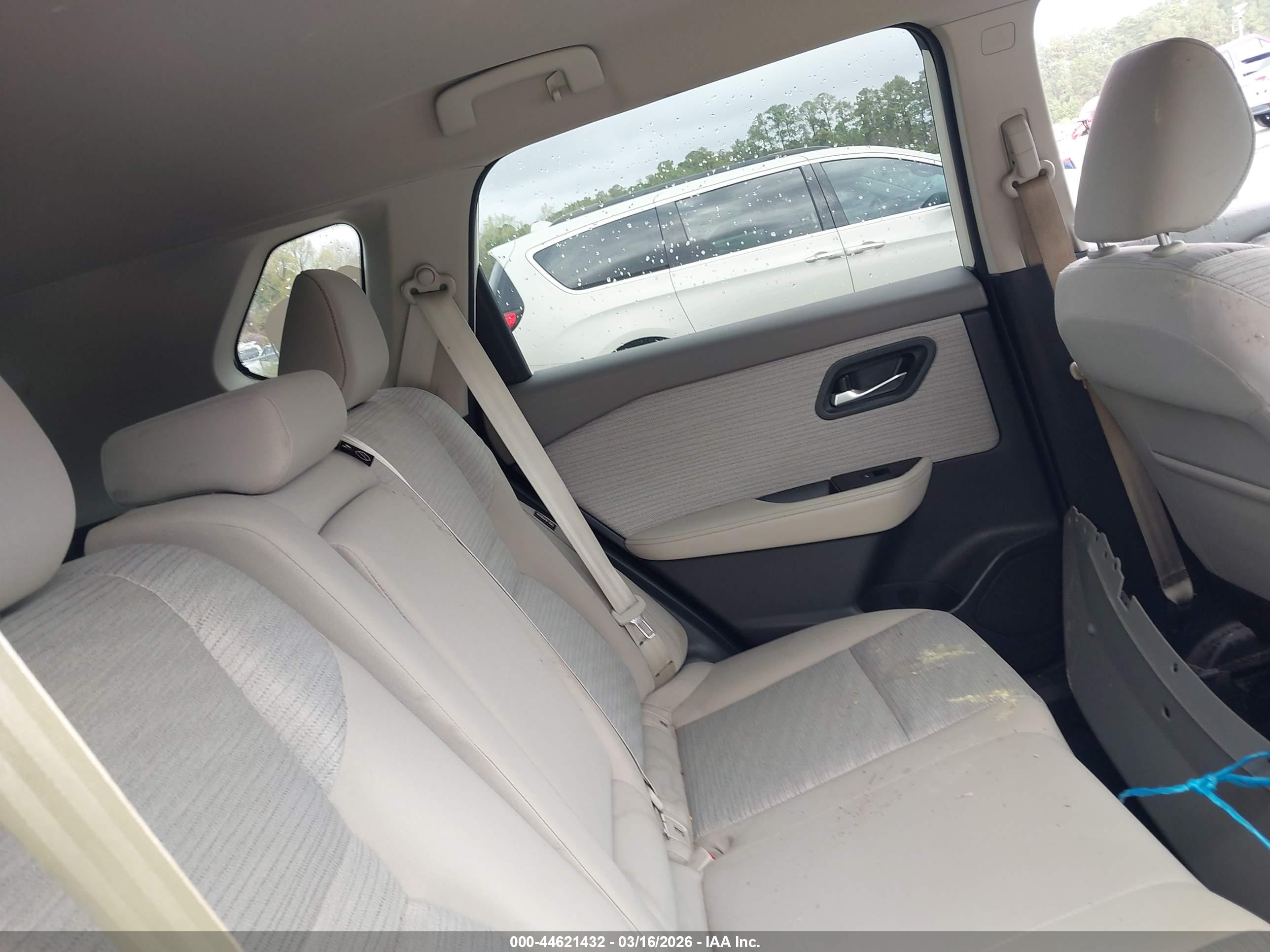 NISSAN ROGUE image 8