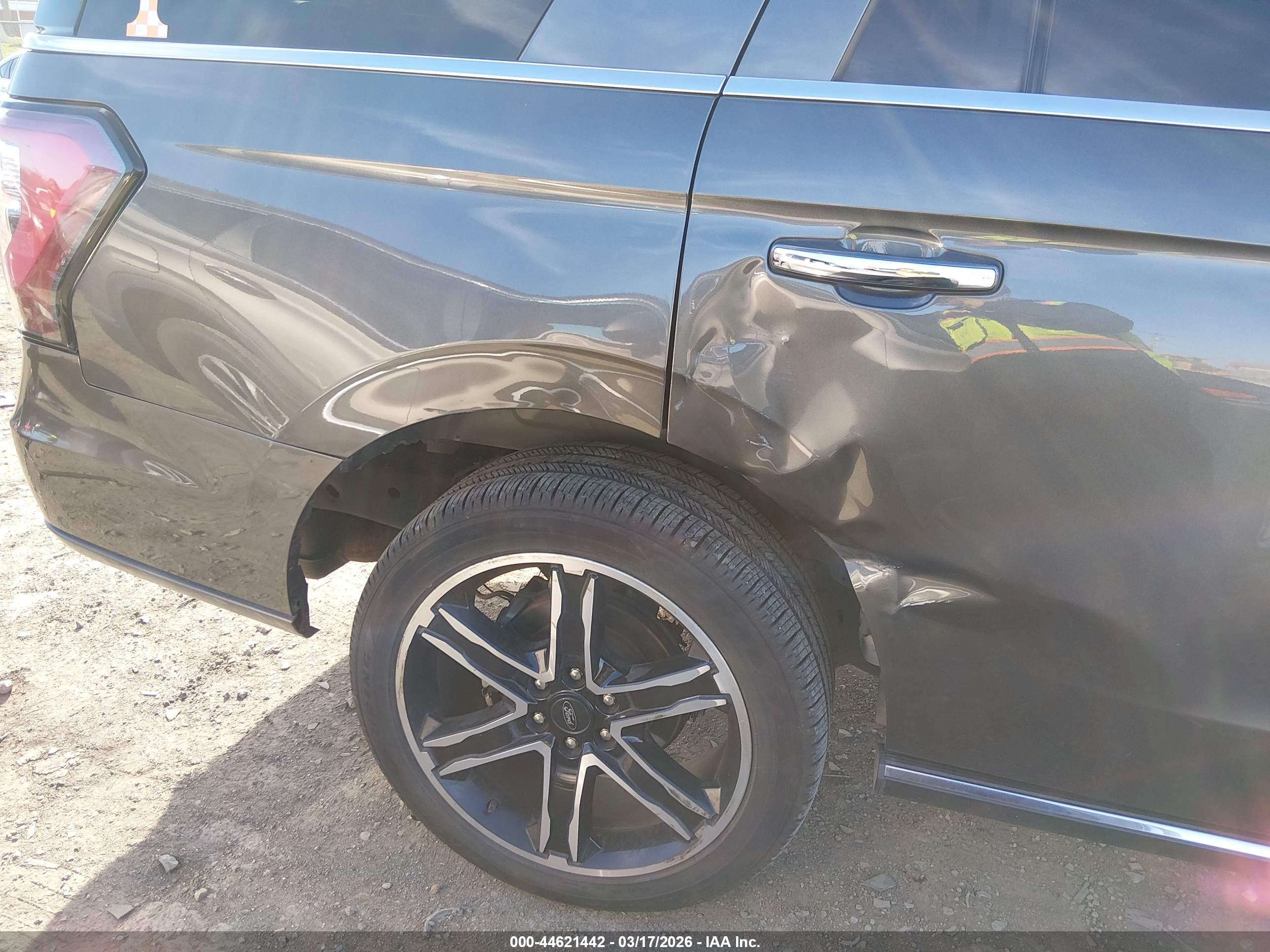 FORD EXPEDITION image 6