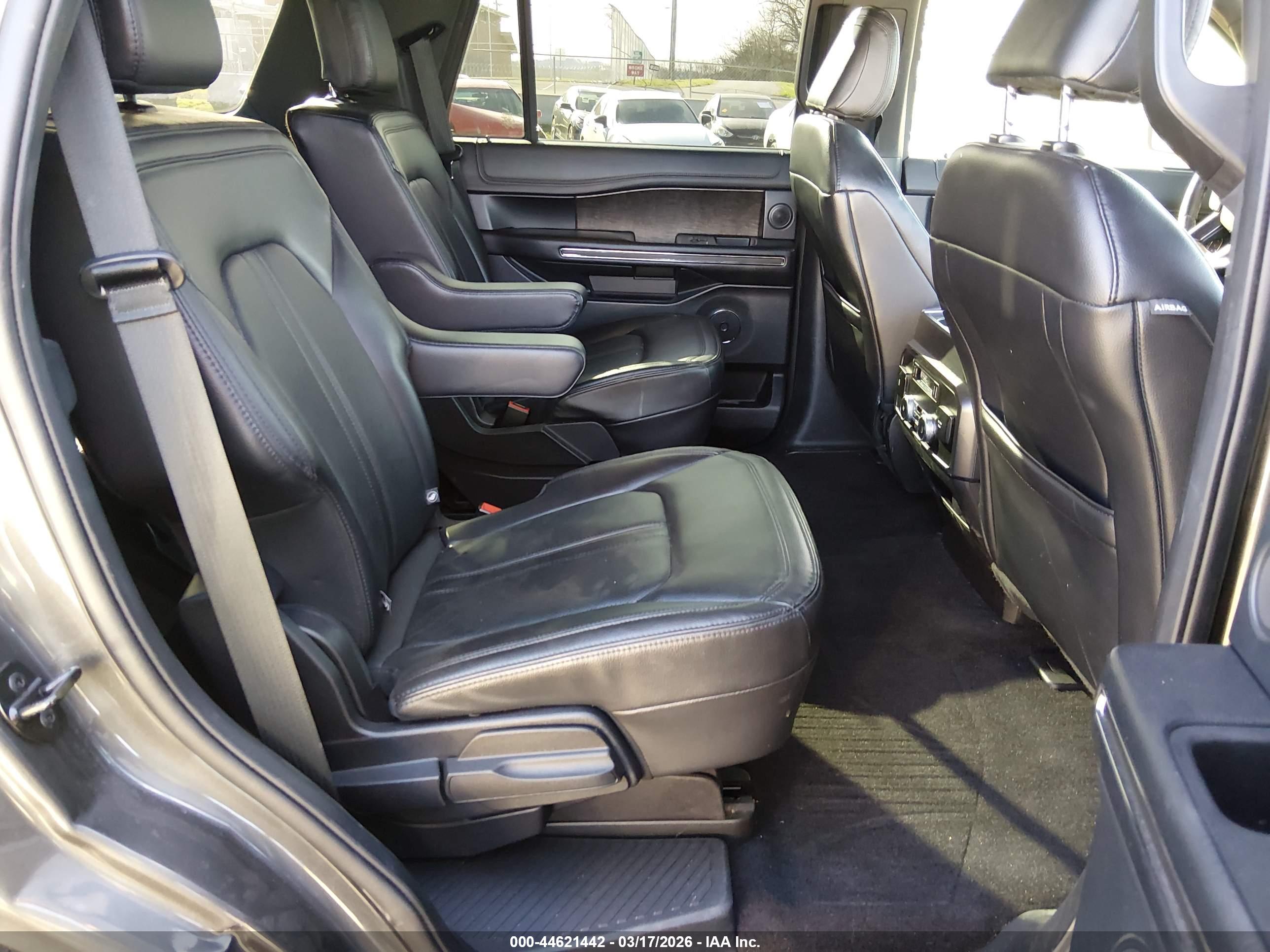 FORD EXPEDITION image 8