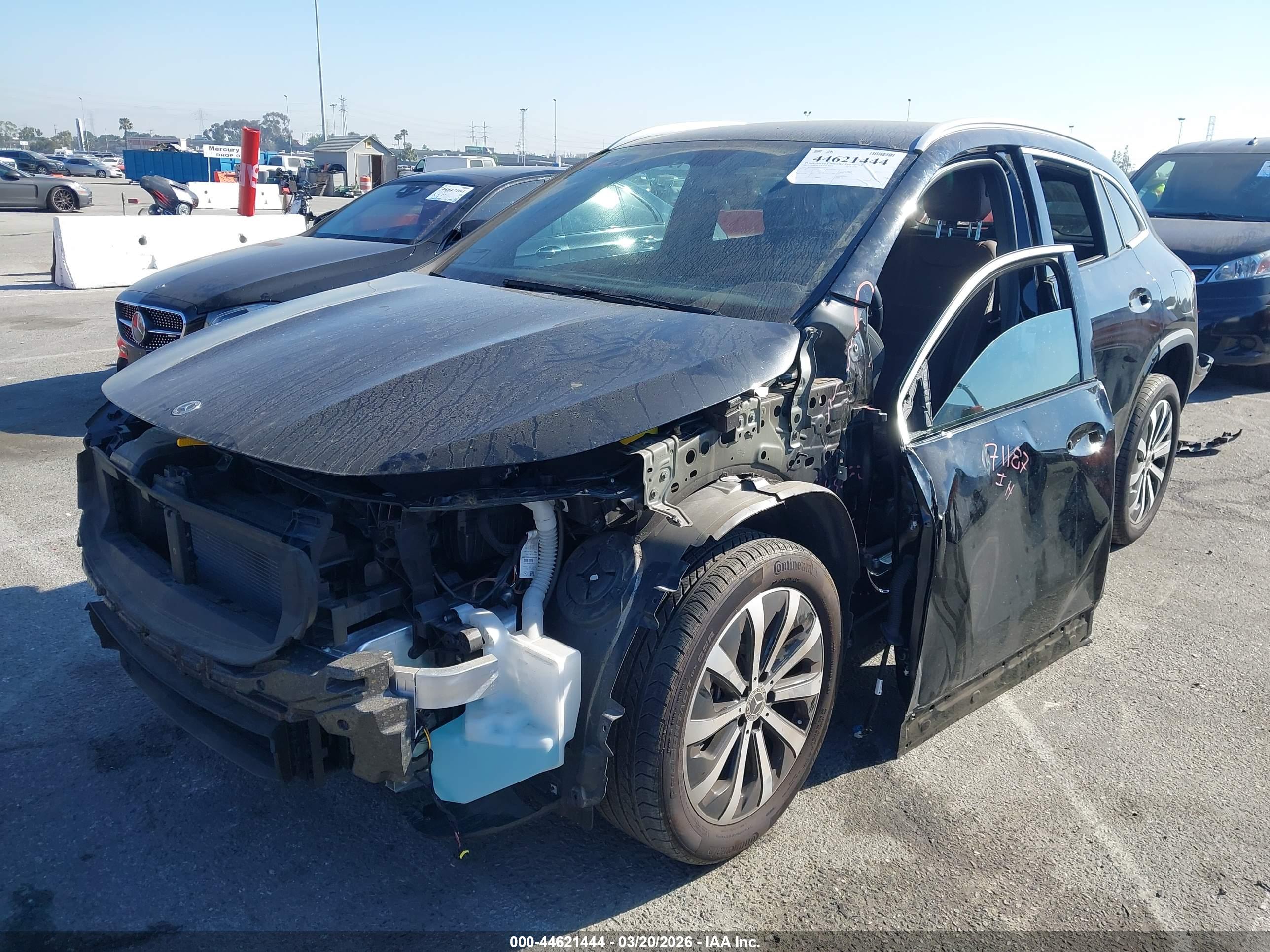 MERCEDES-BENZ GLA image 2