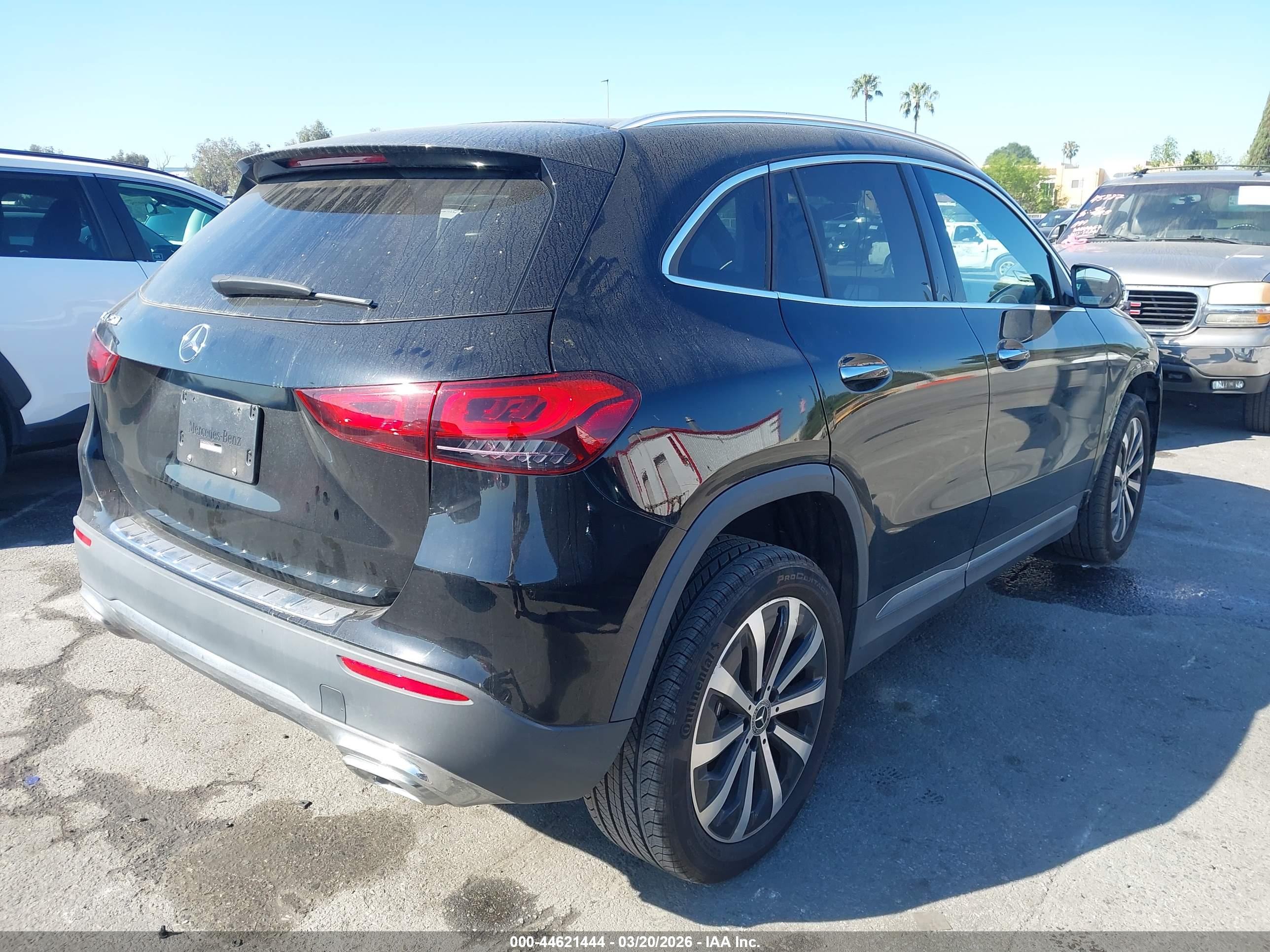 MERCEDES-BENZ GLA image 4