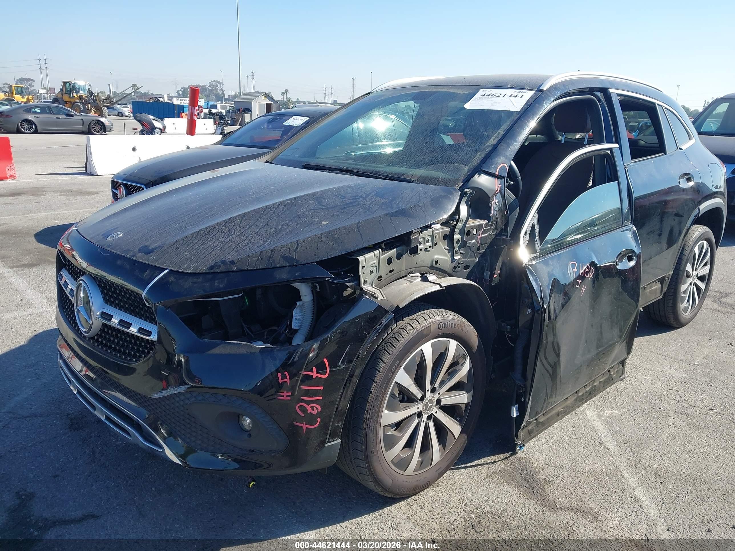 MERCEDES-BENZ GLA image 6