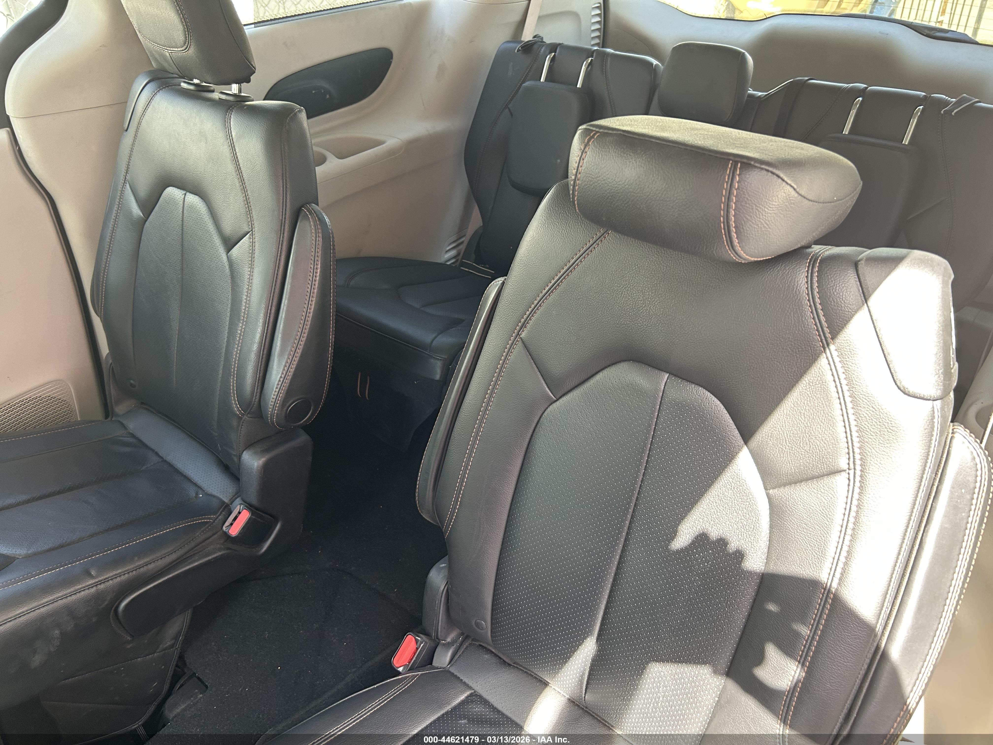 CHRYSLER PACIFICA image 8
