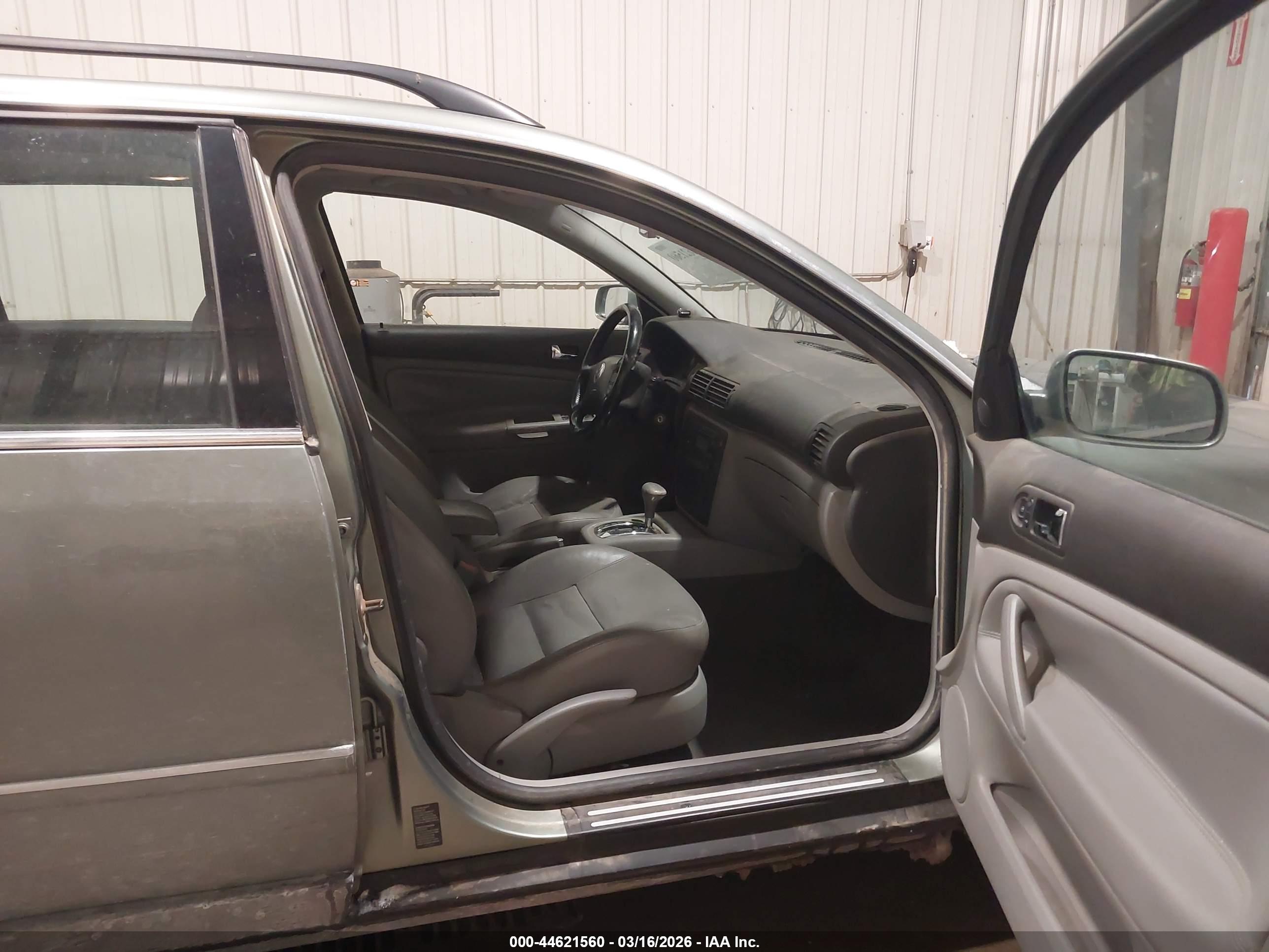 VOLKSWAGEN PASSAT image 5