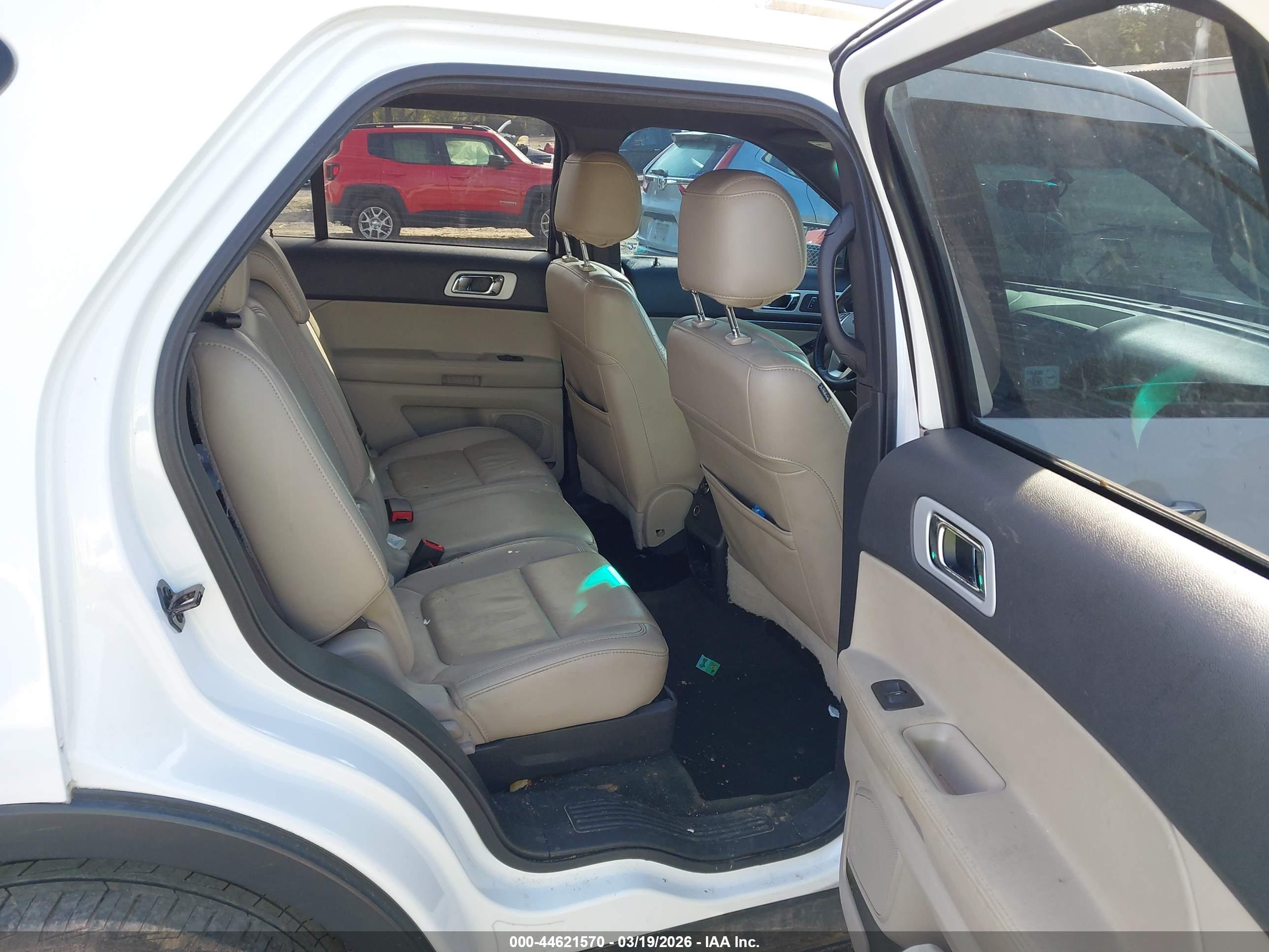 FORD EXPLORER image 8