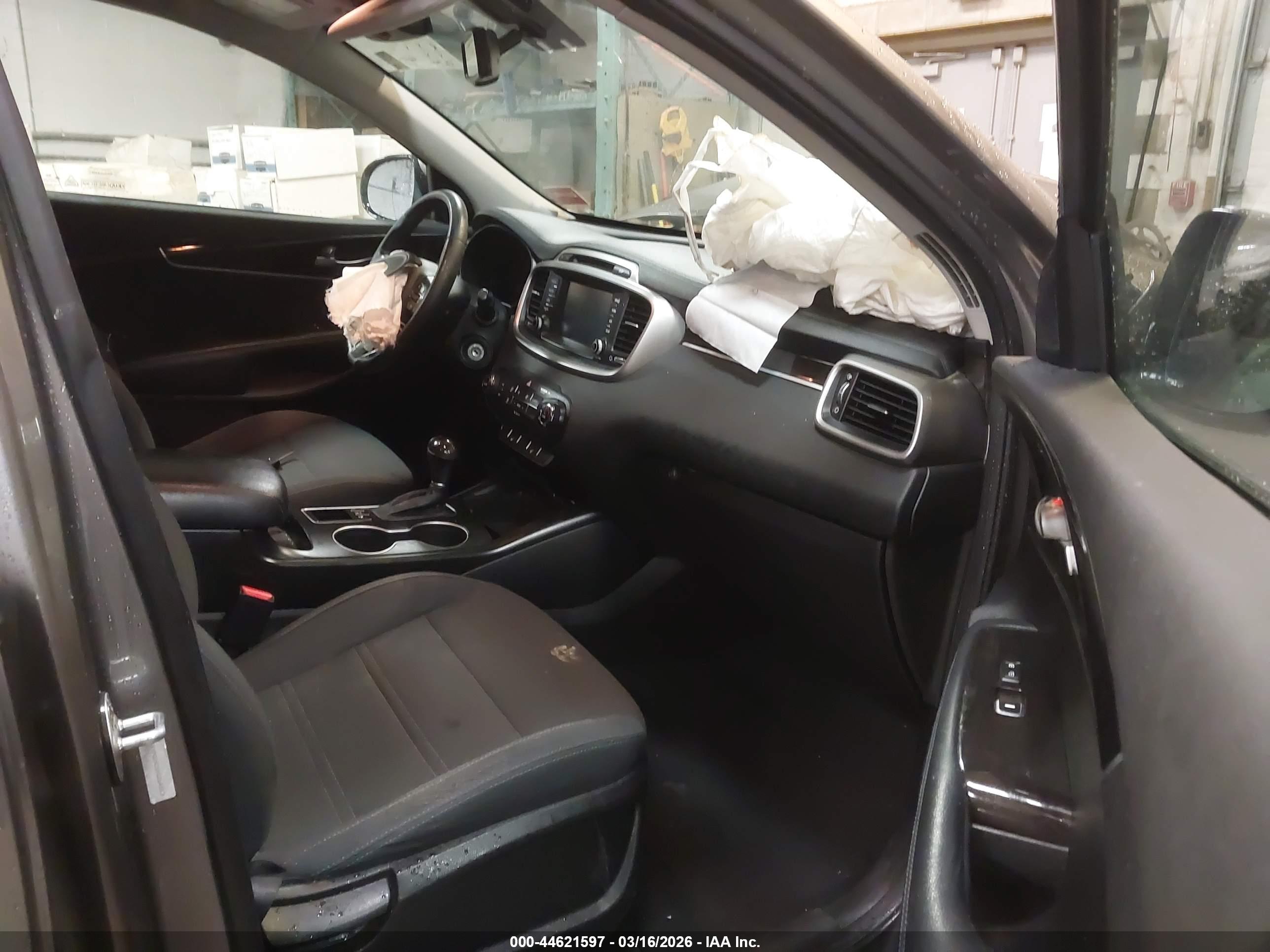 KIA SORENTO image 5