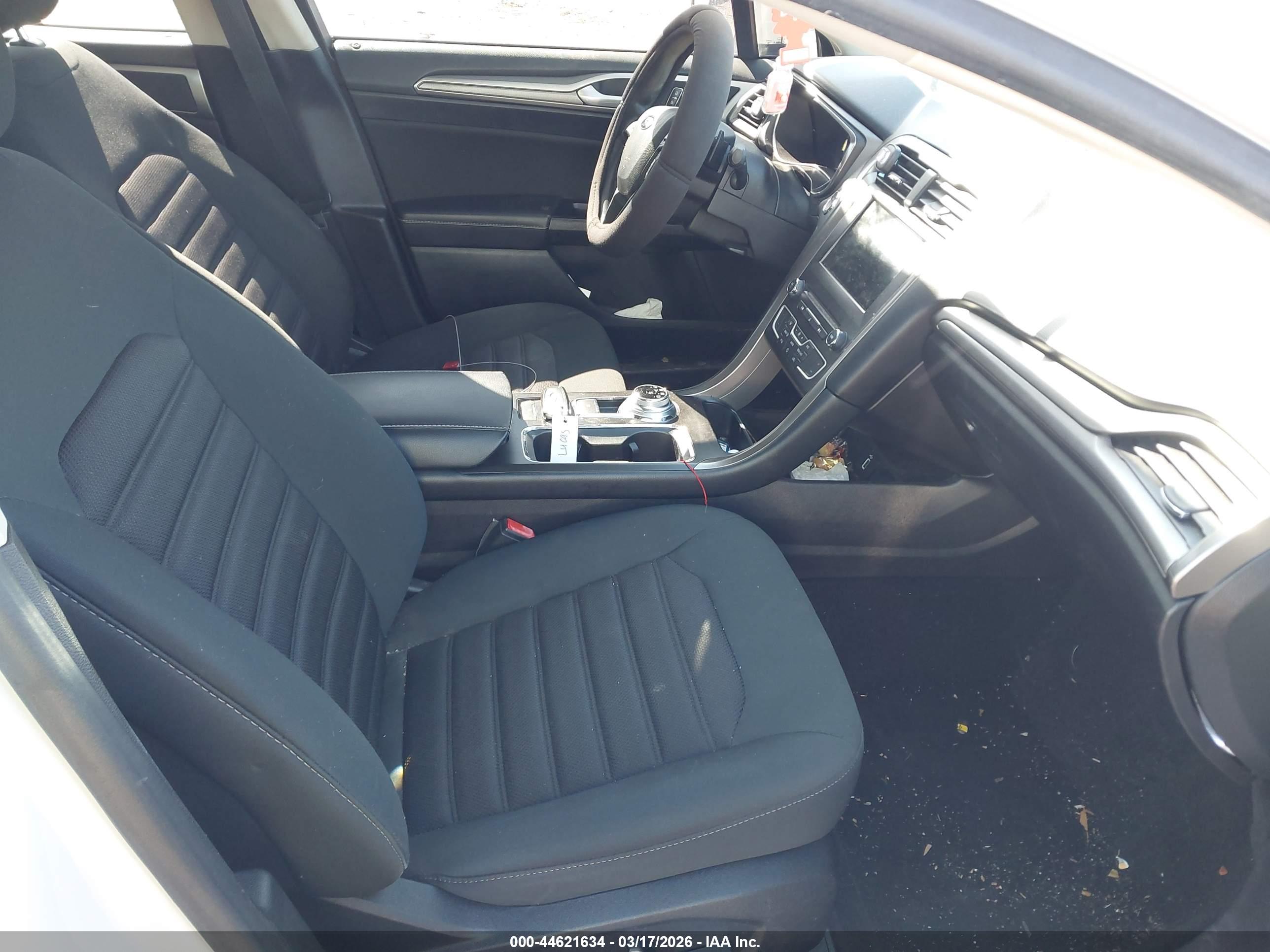 FORD FUSION image 5