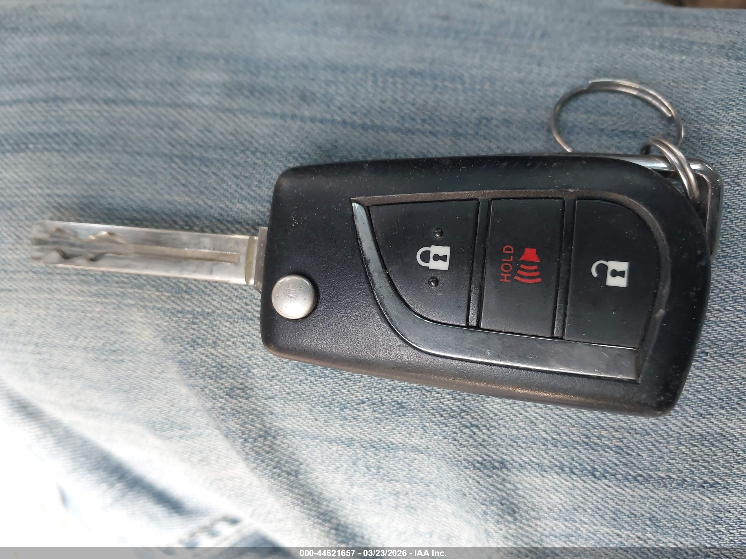 TOYOTA RAV4 image 11