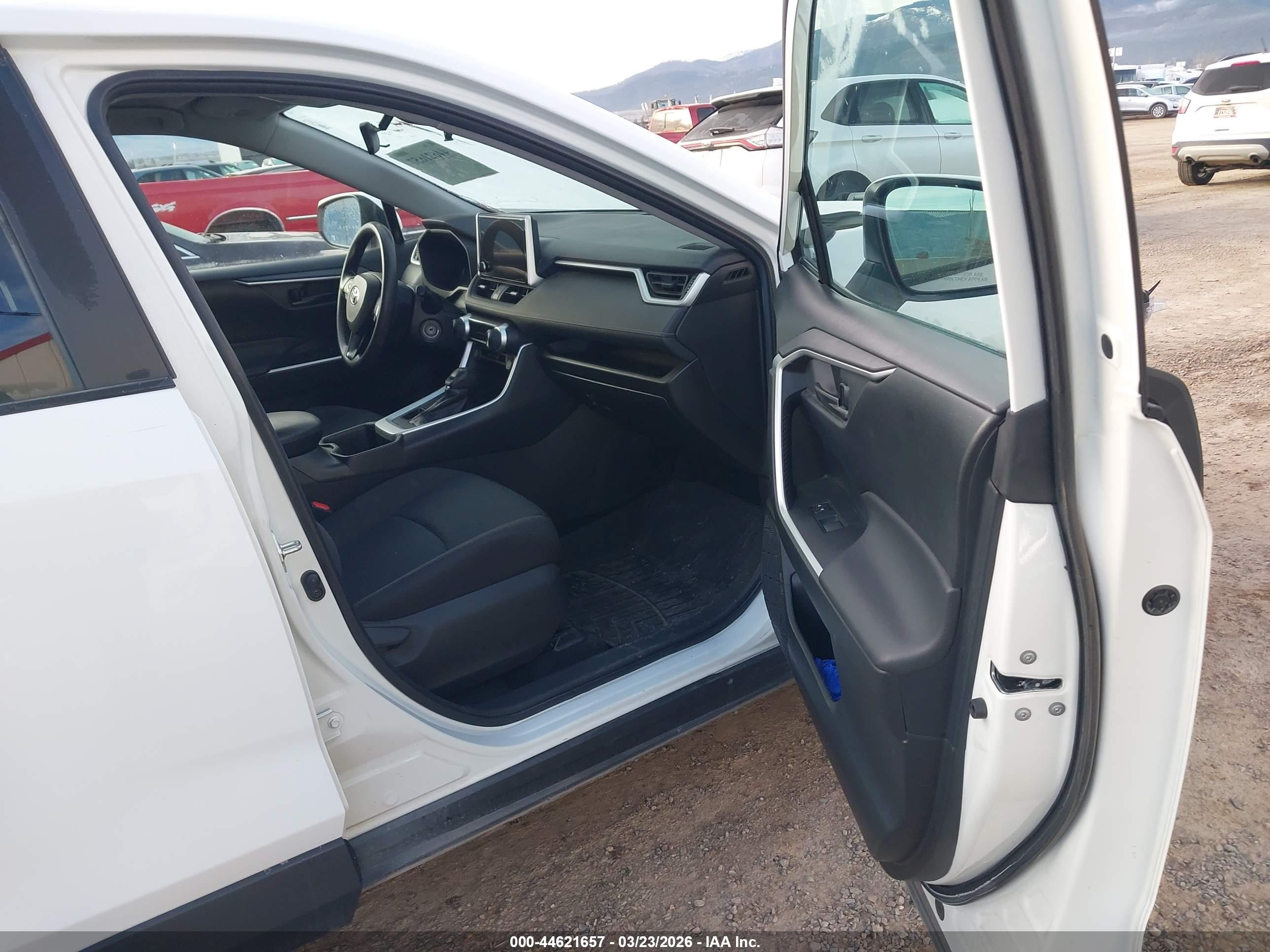 TOYOTA RAV4 image 5
