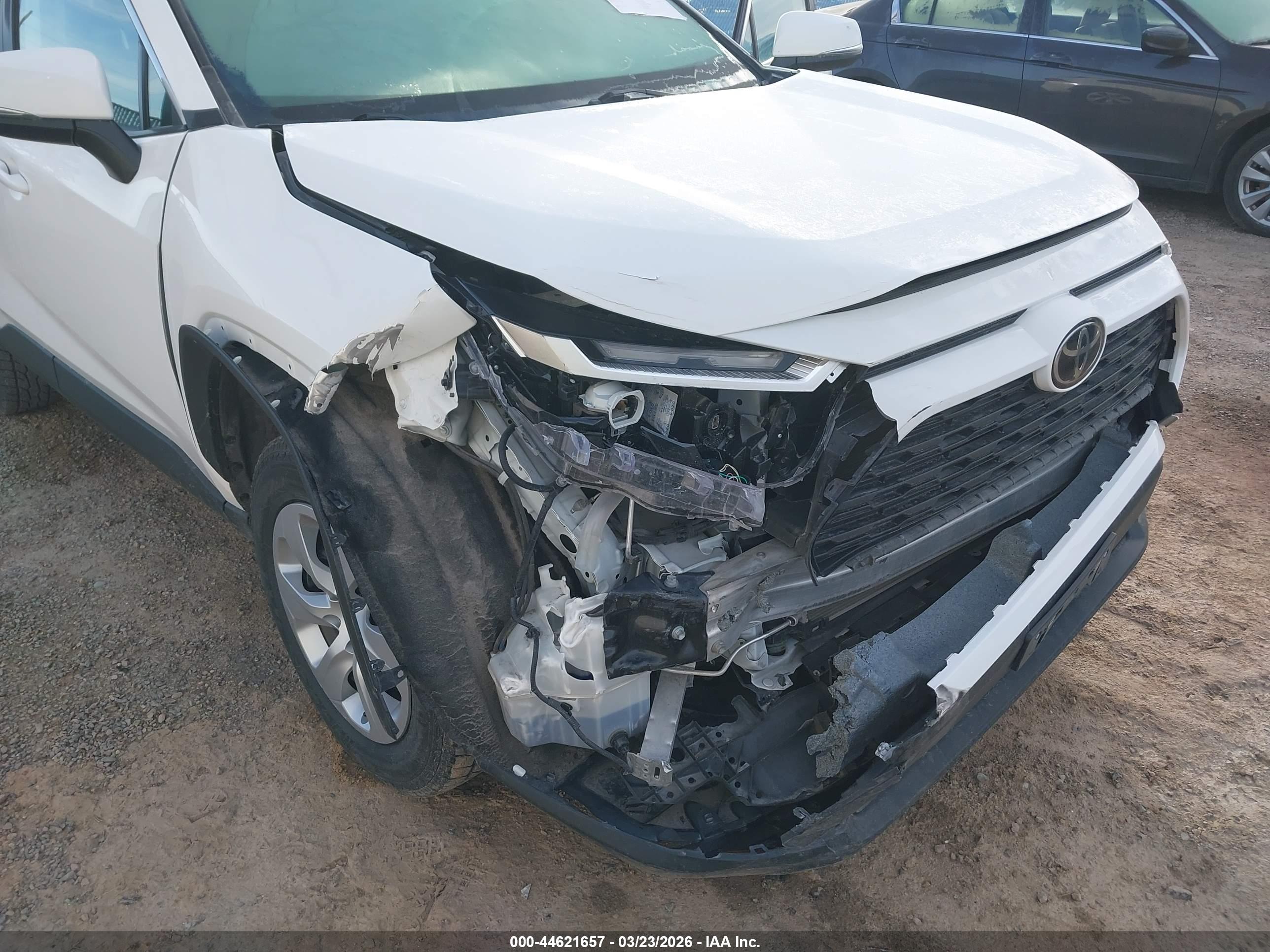 TOYOTA RAV4 image 6
