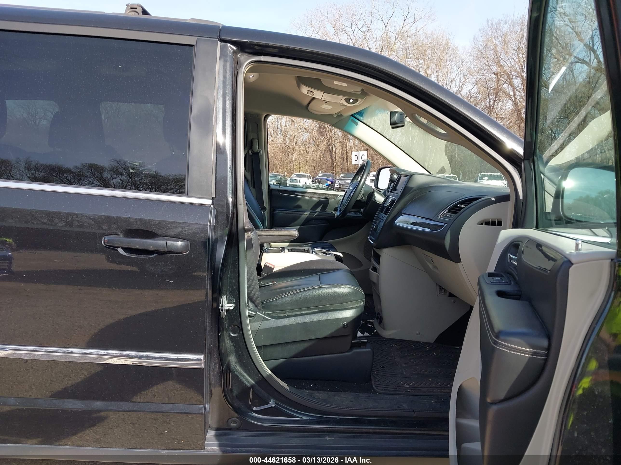 CHRYSLER TOWN image 5