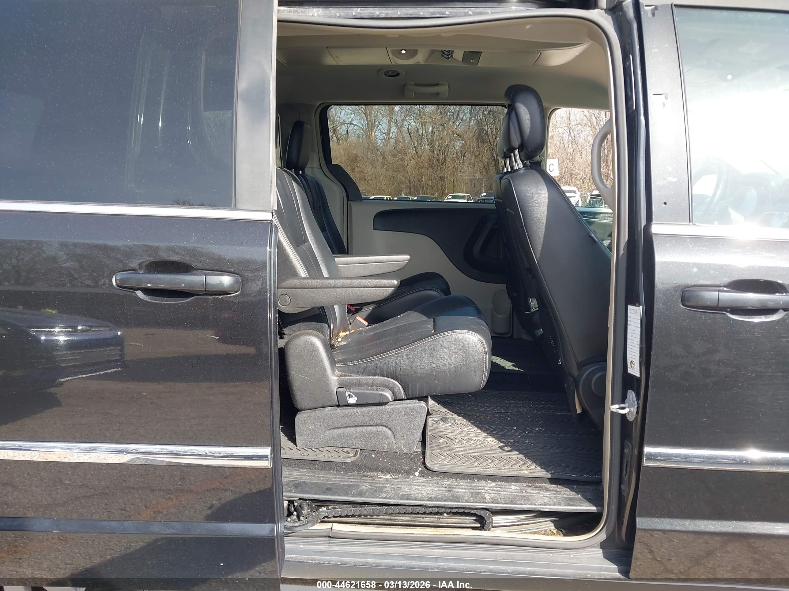 CHRYSLER TOWN image 8