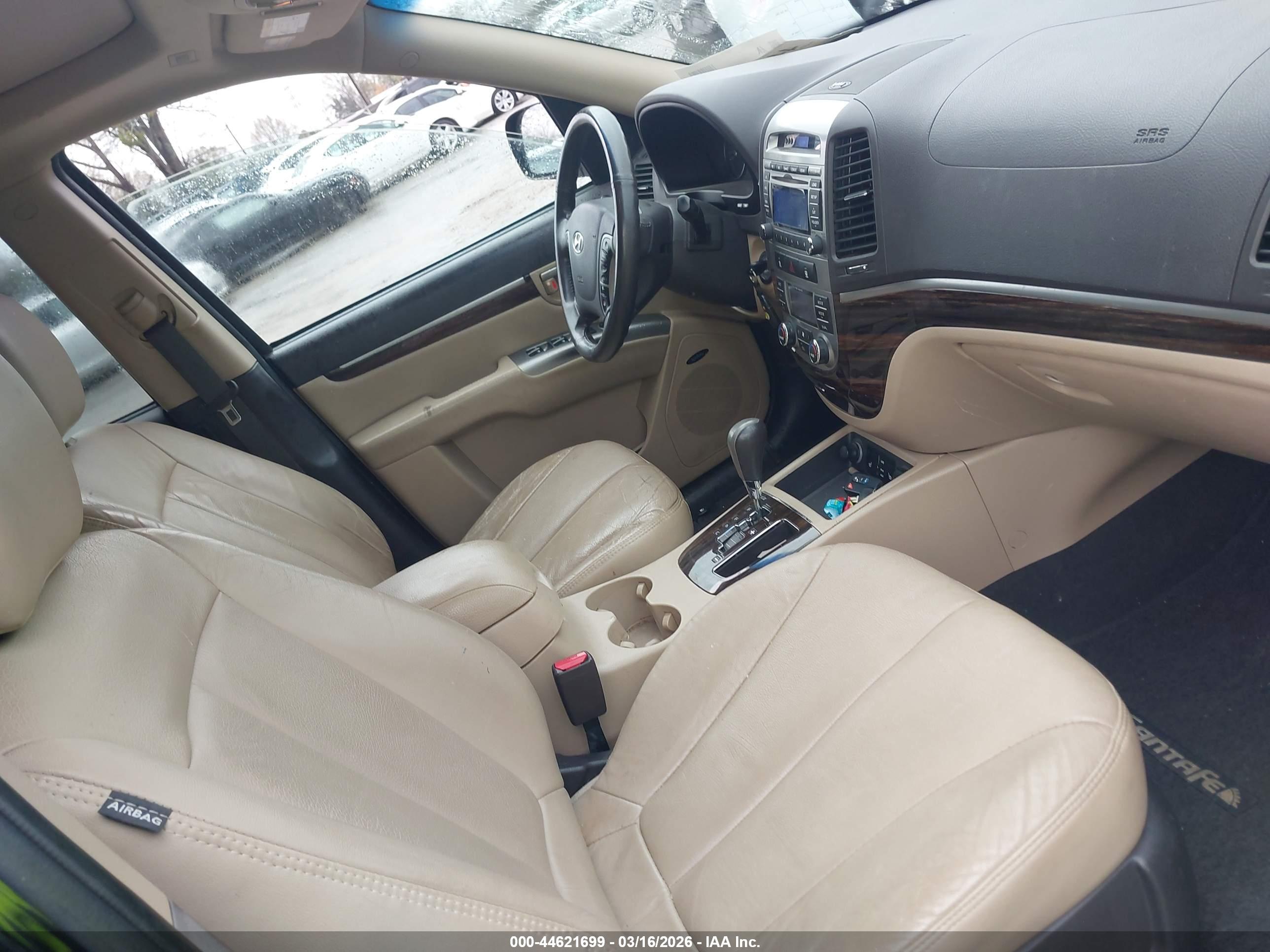 HYUNDAI SANTA image 5